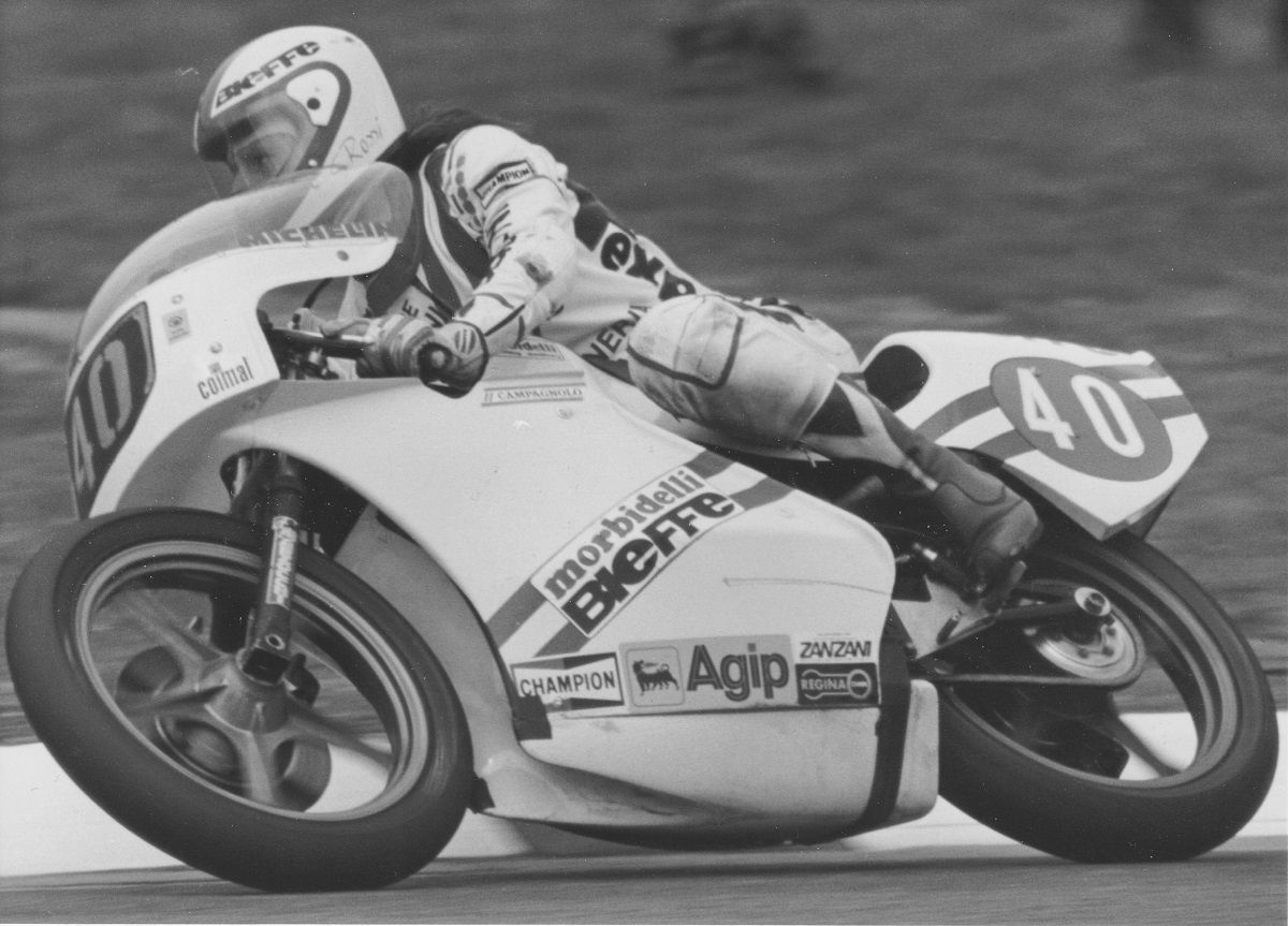 Graziano Rossi en un GP de 250 cc de 1979 con una Morbidelli. Fuente: Maurice Büla COPYRIGHT NOTICE © FIM