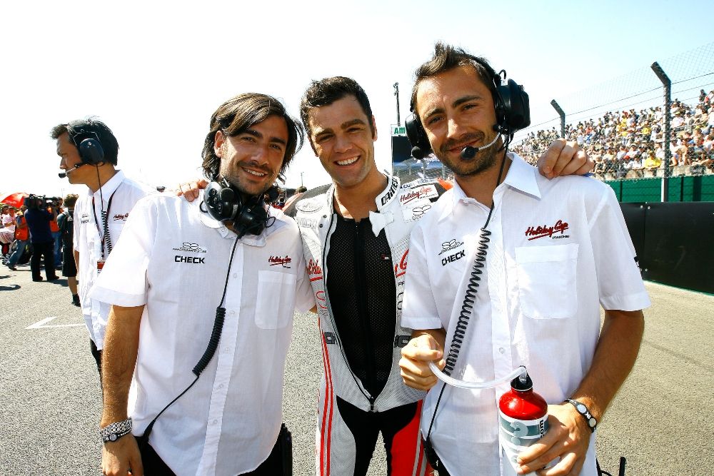 Pablo Nieto (dcha.) con su hermano Gelete (izda.) y su primo Fonsi. Fuente / GoldandGoose