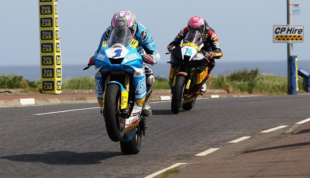 Lee Johnston se imponía a Davey Todd en la carrera de sábado de Supersport en la NW200 2022