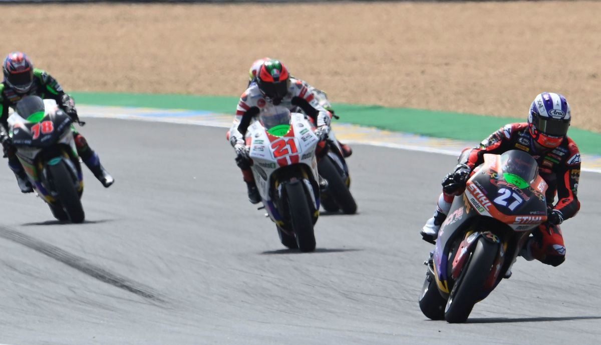 Mattia Casadei se escapa de Kevin Zannoni en Le Mans Mattia Casadei se escapa de Kevin Zannoni en Le Mans