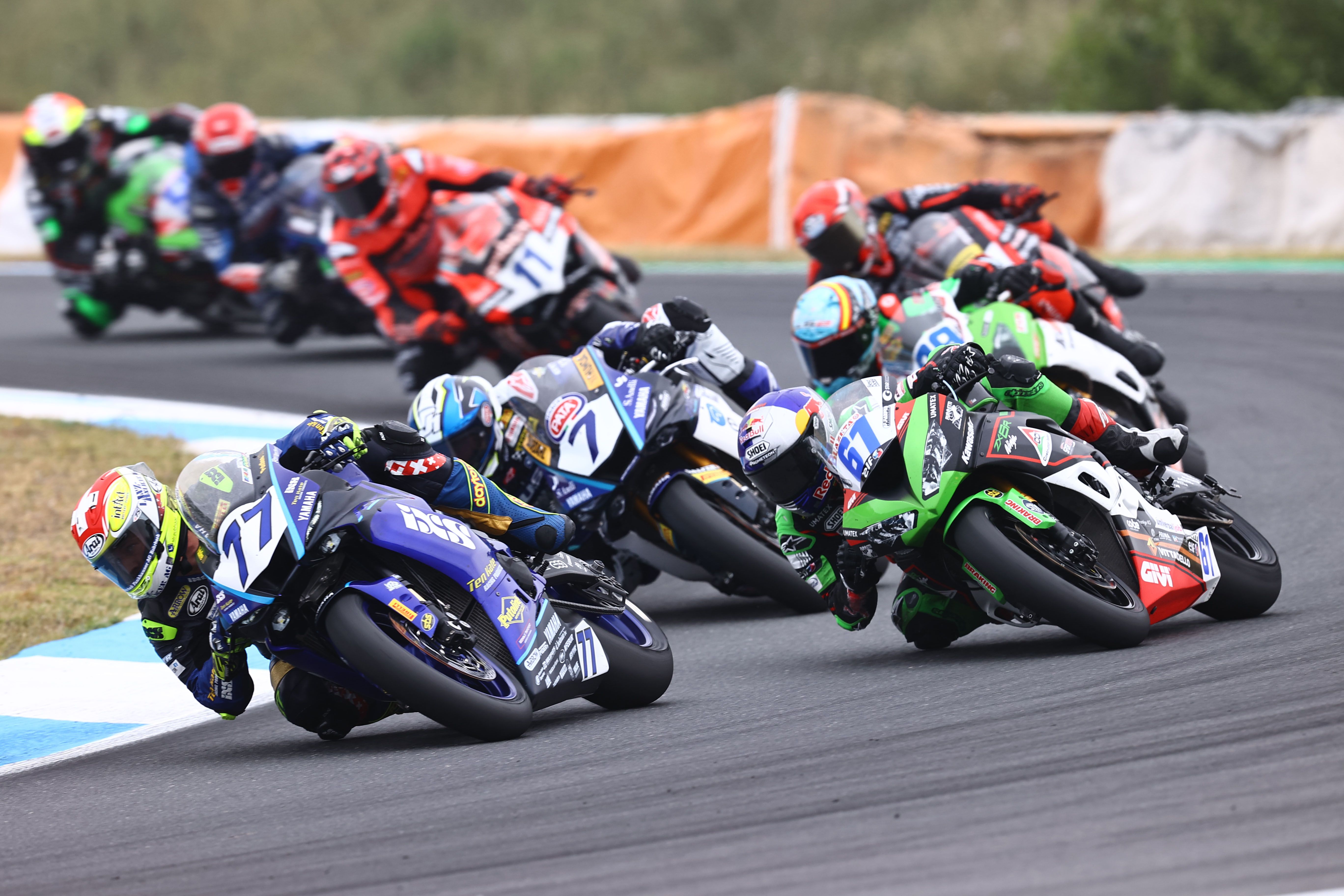 Dominique Aegerter comanda ante Can Oncu y Lorenzo Baldassarri, WSS Estoril 2022