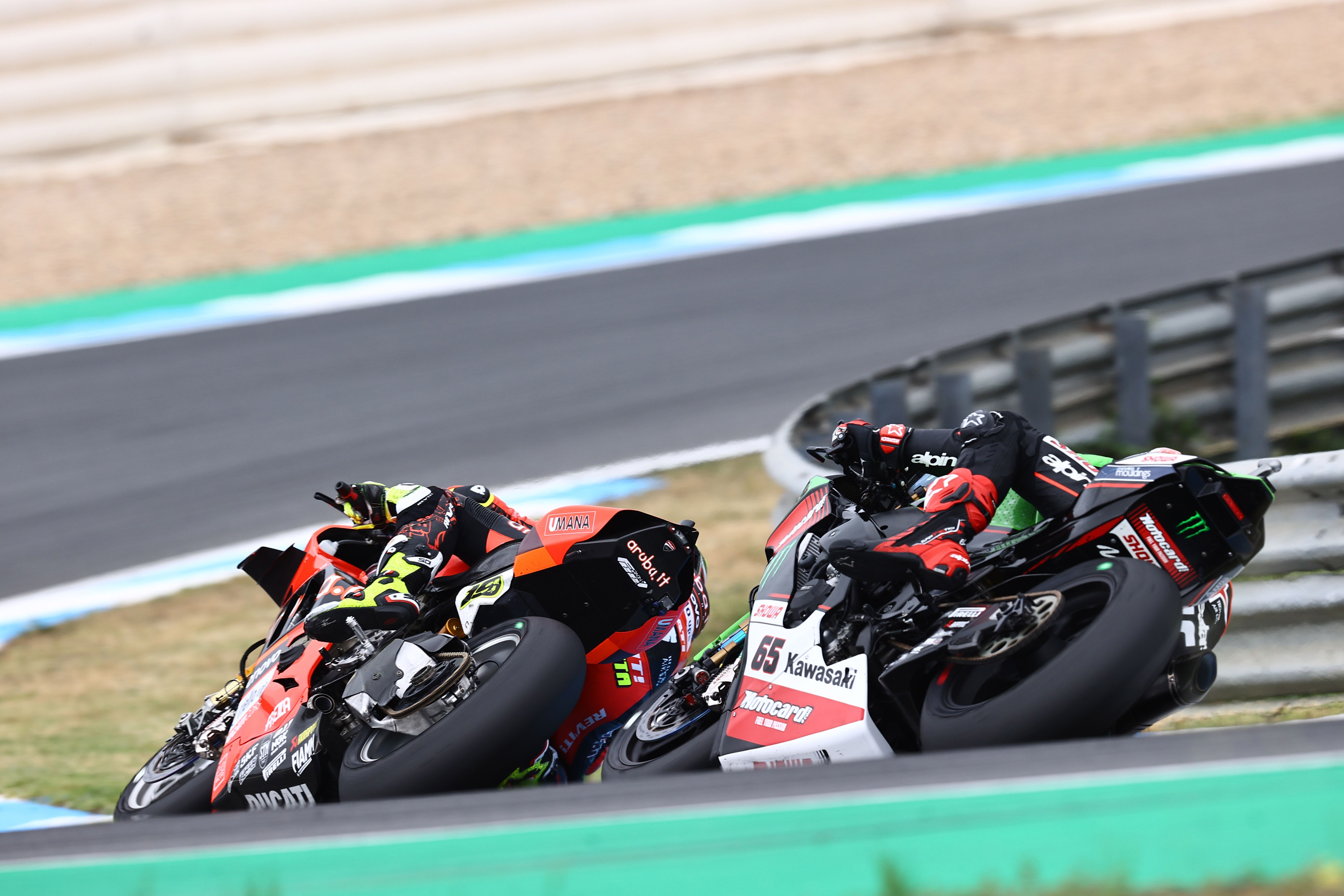 Jonathan Rea totalmente pegado a Álvaro Bautista, WSBK Estoril 2022