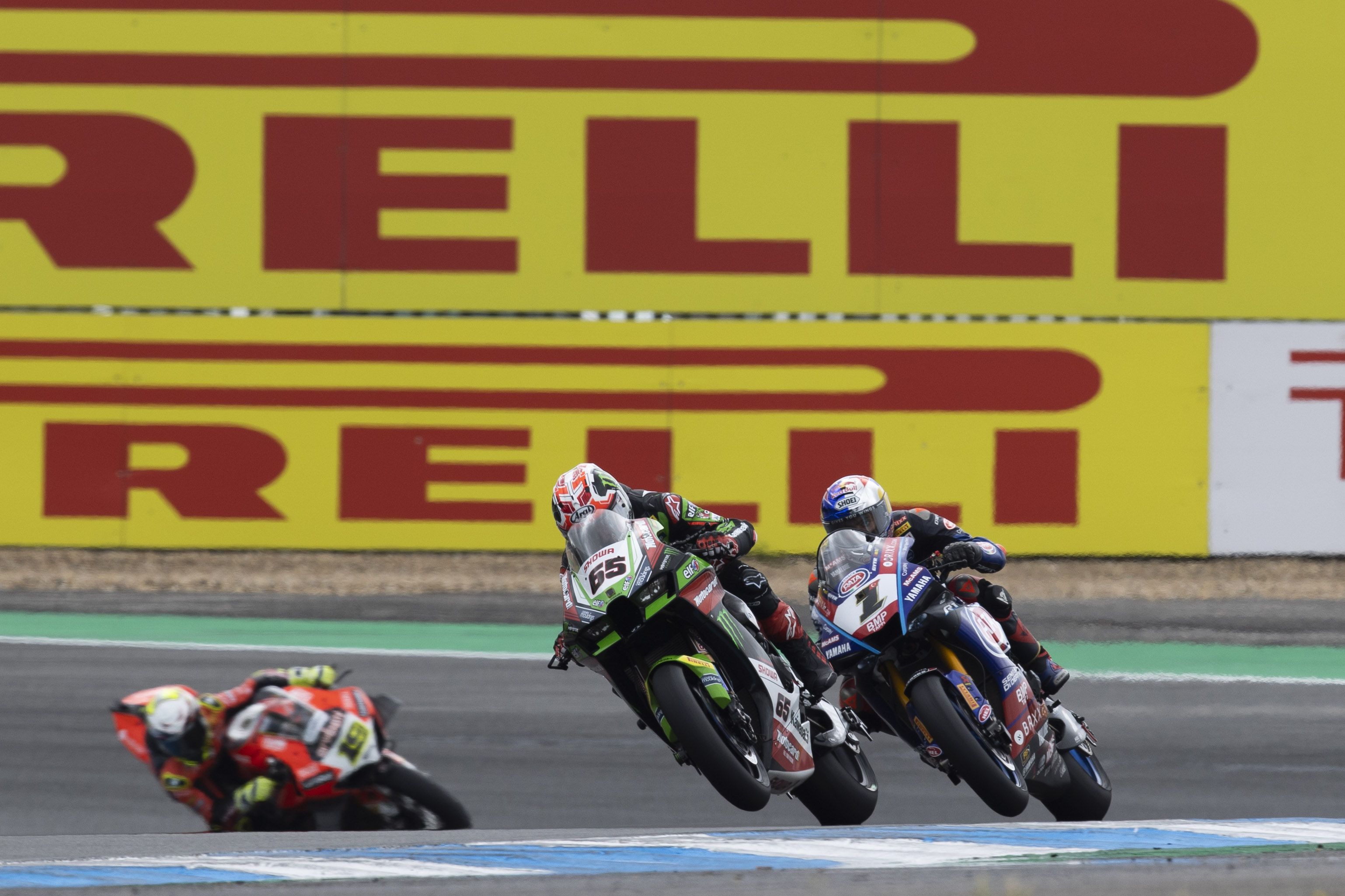 Jonathan Rea y Toprak Razgatloglu se escapan de Álvaro Bautista, WSBK Estoril 2022