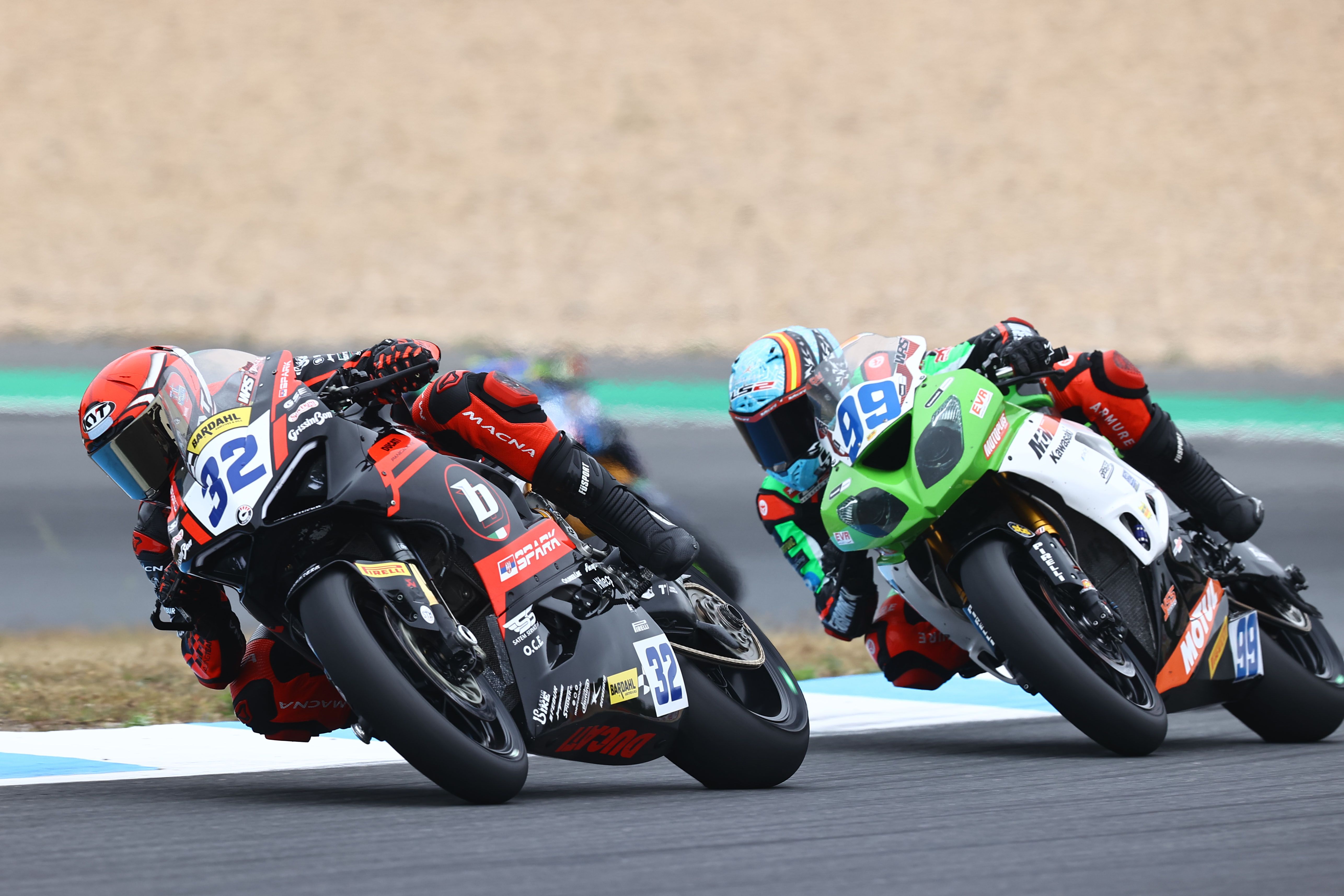 Oli Bayliss seguido por Adrián Huertas, SSP300 Estoril 2022