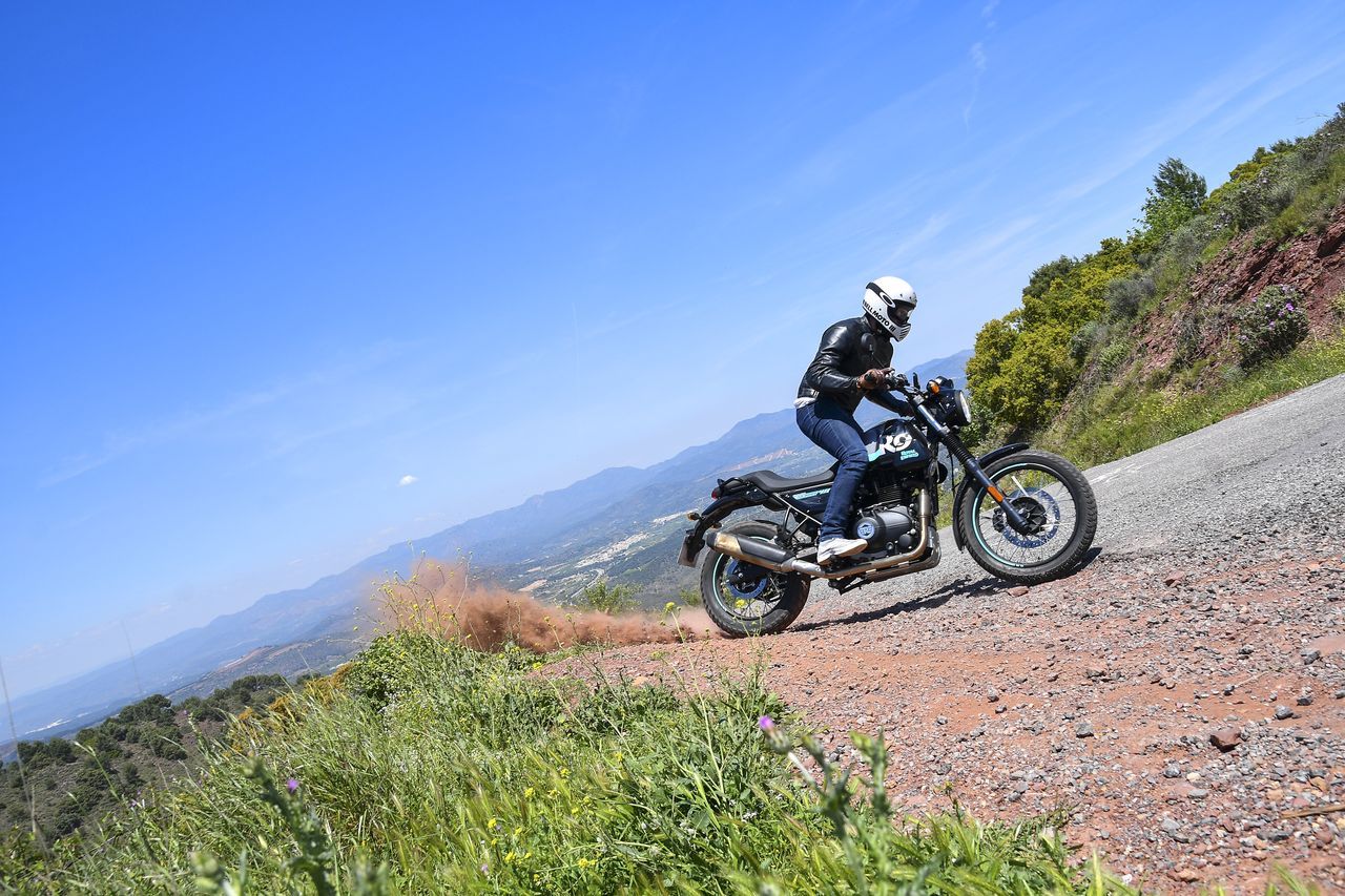 Royal Enfield Scram 411 28