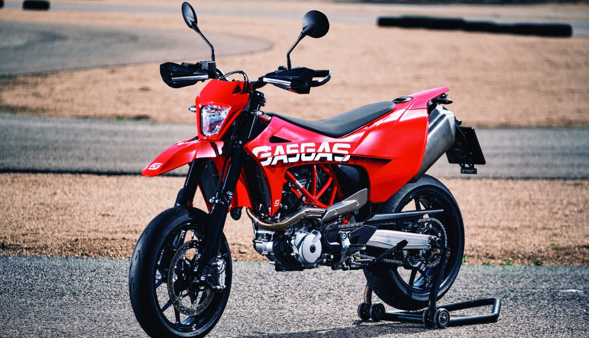 35151 Supermoto SM 700 2022 Pre shooting Static 35151 Supermoto SM 700 2022 Pre shooting Static