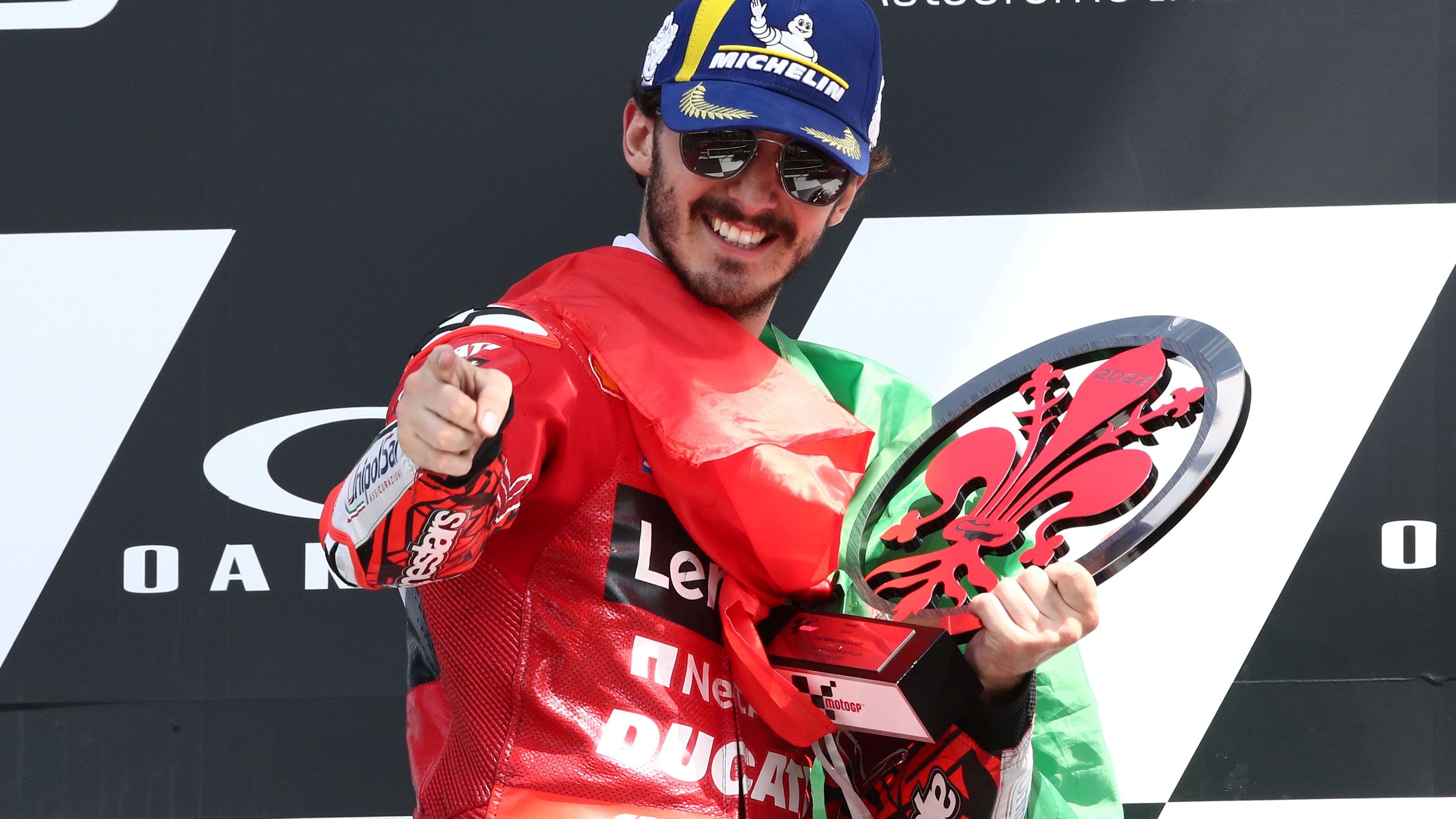 Pecco Bagnaia en el podio del GP de Italia en Mugello