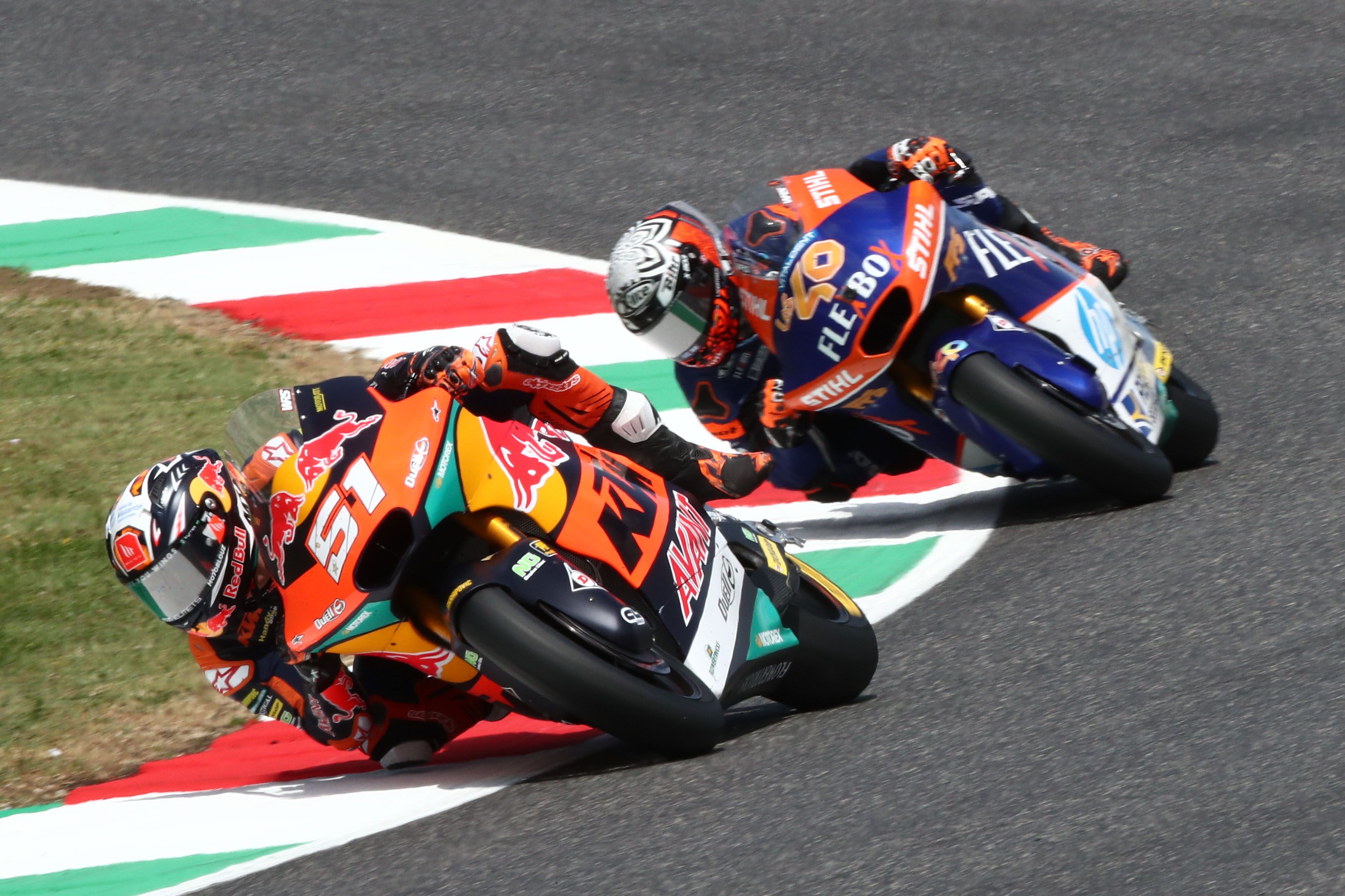 Pedro Acosta seguido por Arón Canet, Moto2 Mugello 2022