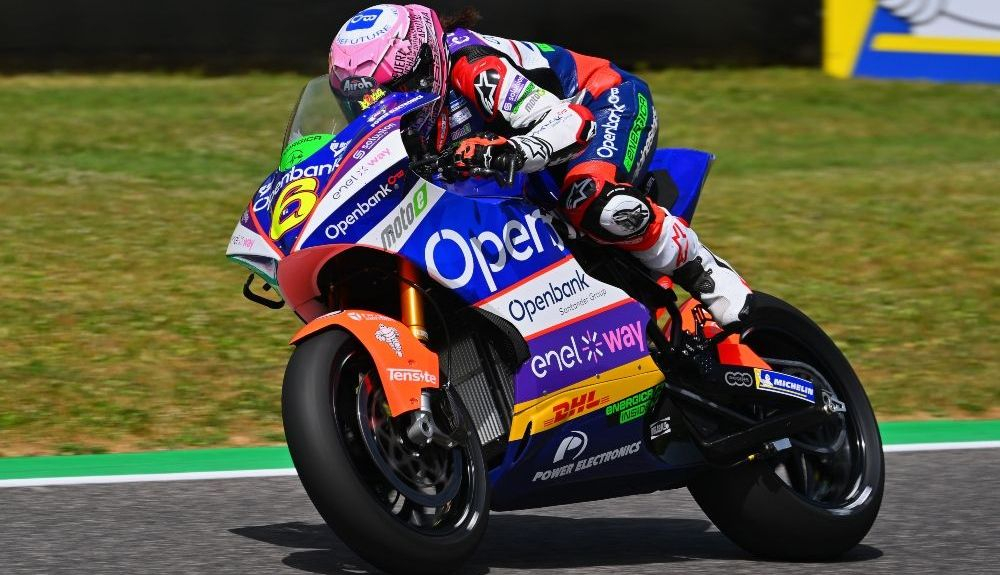María Herrera subida a su moto / Credit: PSP/Lukasz Swiderek FIM María Herrera subida a su moto / Credit: PSP/Lukasz Swiderek FIM