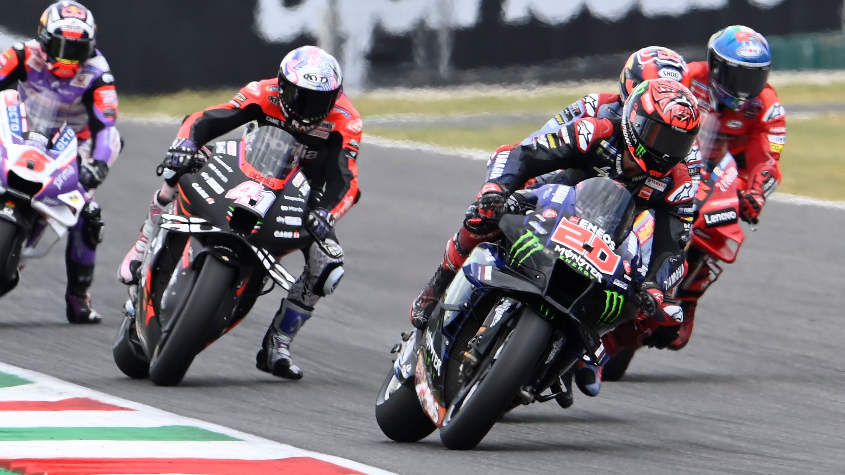 Fabio Quartararo y Aleix Espargaró están siendo los pilotos más regulares de MotoGP 2022