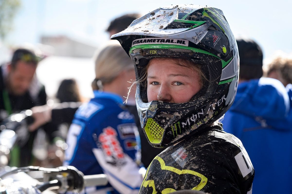 Courtney Duncan antes de iniciar una carrera de motocross / Credit: PSP/ Nuno Laranjeira FIM