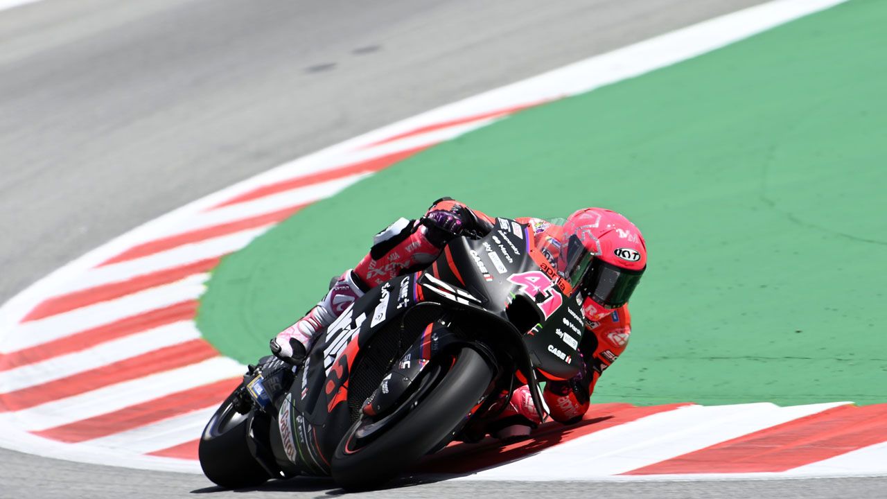 Aleix Espargaró marca territorio en su GP de casa