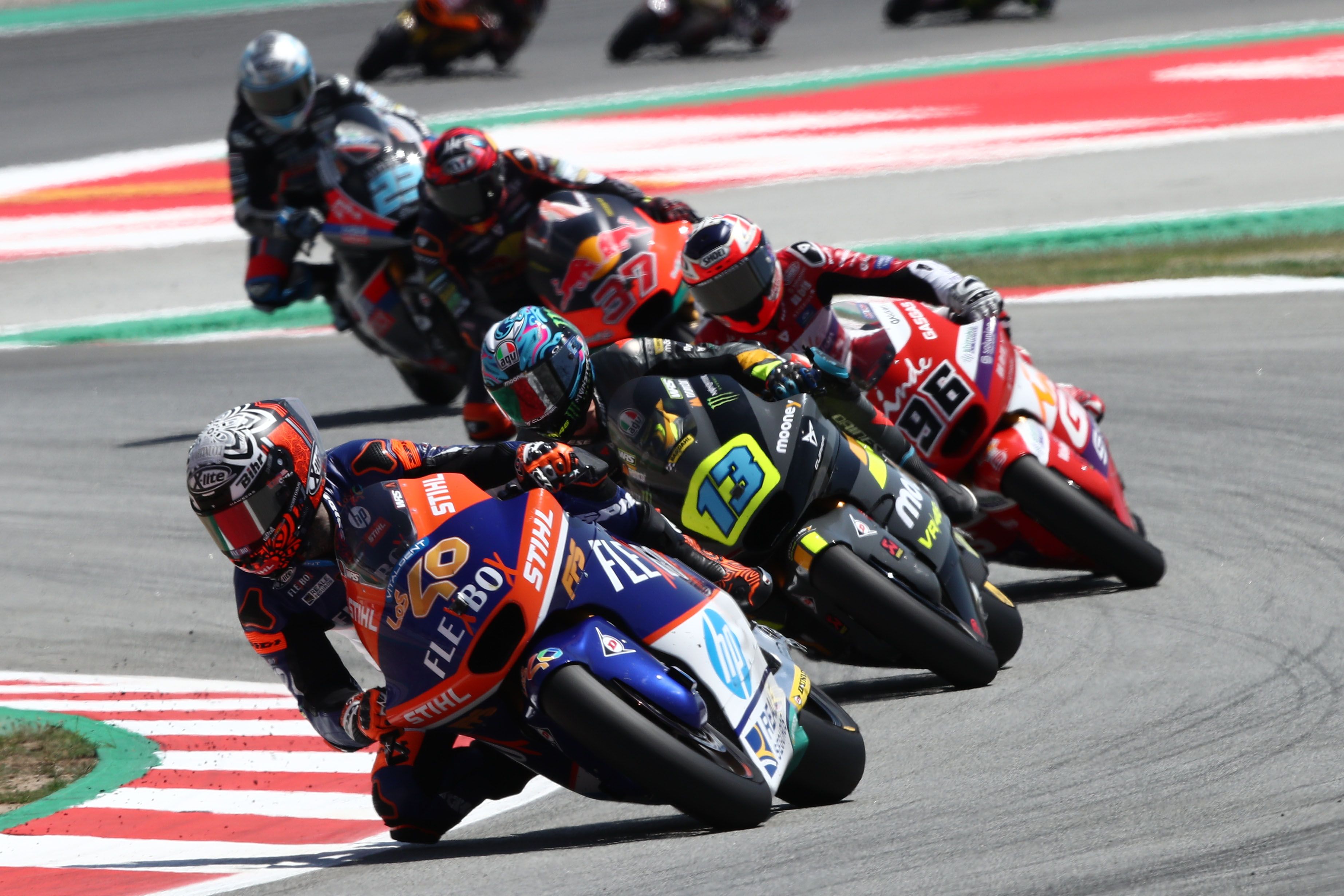 Arón Canet seguido por Celestino Vietti, Jake Dixon, Augusto Fernández y Marcel Schrotter, Moto2 Catalunya 2022