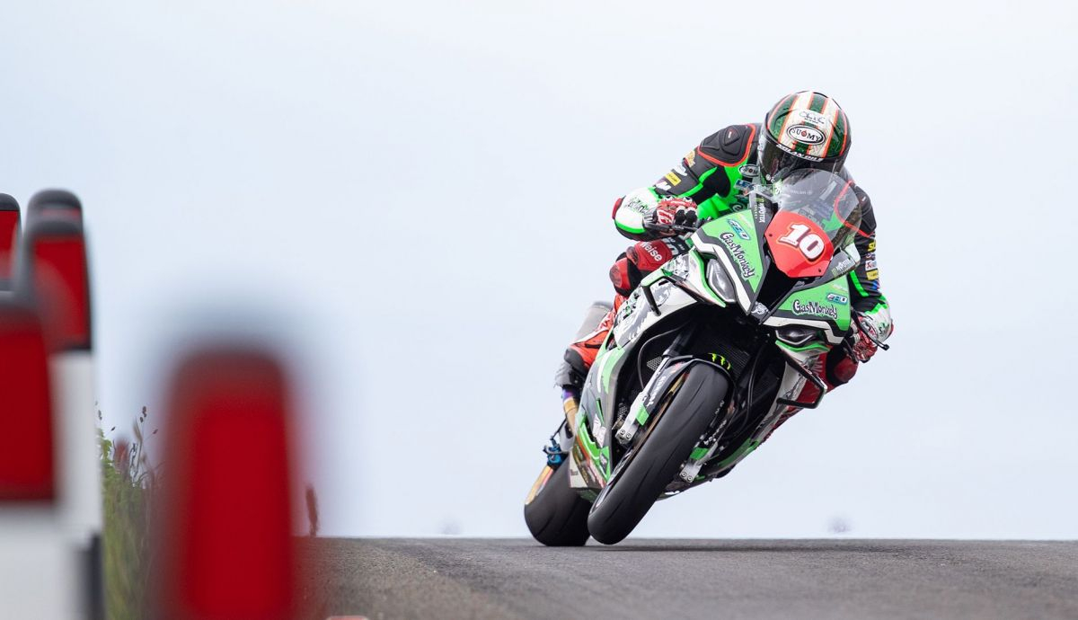 Peter Hickman se impuso en Superstock, su segunda victoria en el TT de Isla de Man 2022 Peter Hickman se impuso en Superstock, su segunda victoria en el TT de Isla de Man 2022