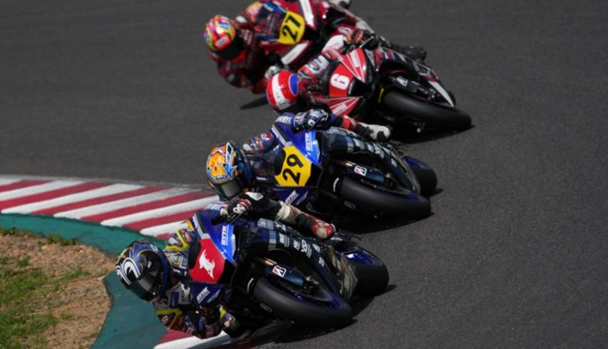 Katsuyuki Nakasuga seguido por Yuki Okamoto, Yudai Kamei y Kosuke Sakumoto Katsuyuki Nakasuga seguido por Yuki Okamoto, Yudai Kamei y Kosuke Sakumoto