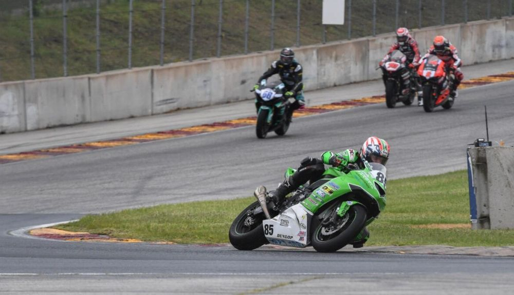 Jason Farrell se escapa de Luke Power, Josh Herrin y Tyler Scott