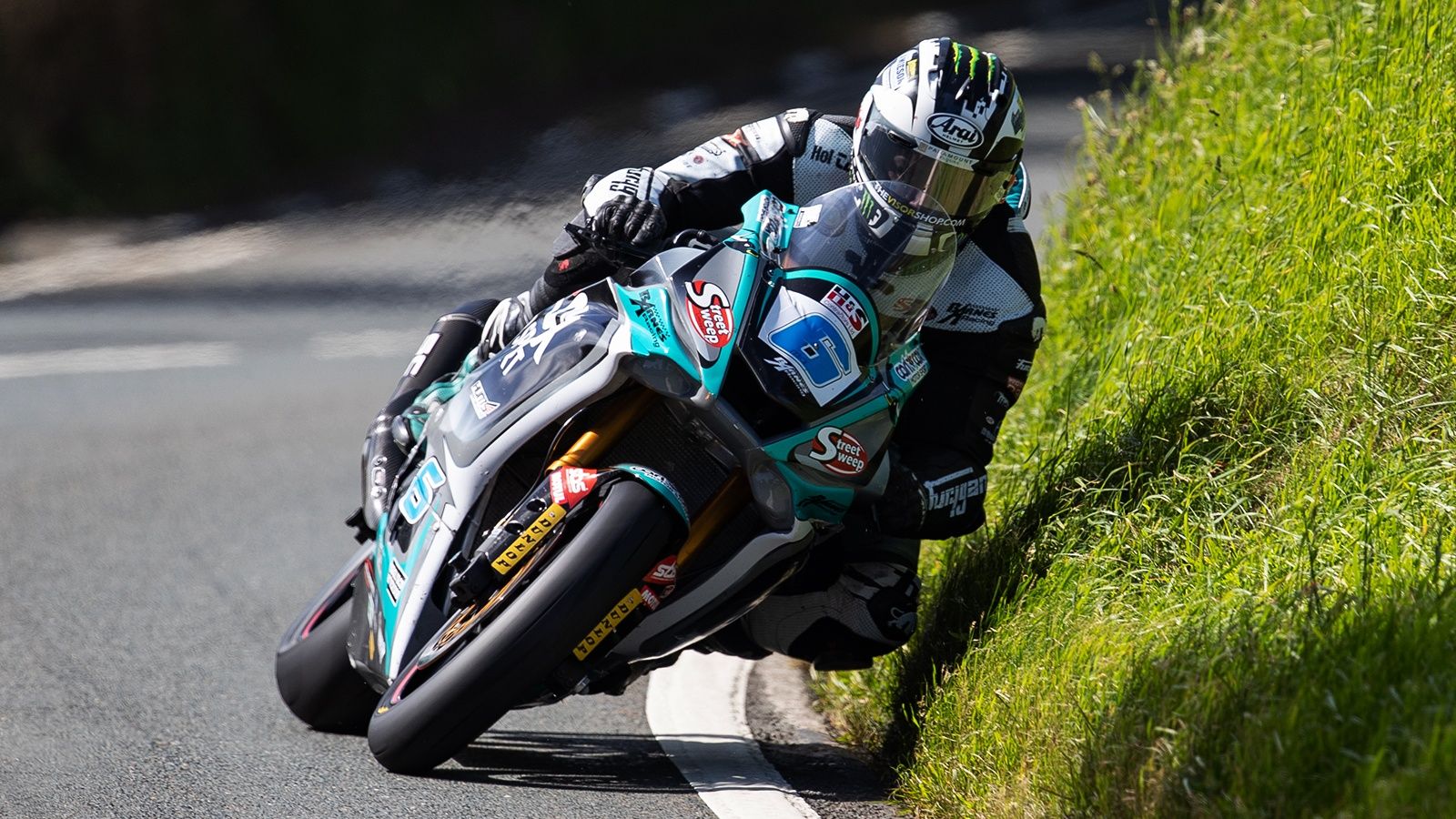 Michael Dunlop ha hecho el doblete en Supersport 2022 y ya lleva 21 victorias en el IOMTT