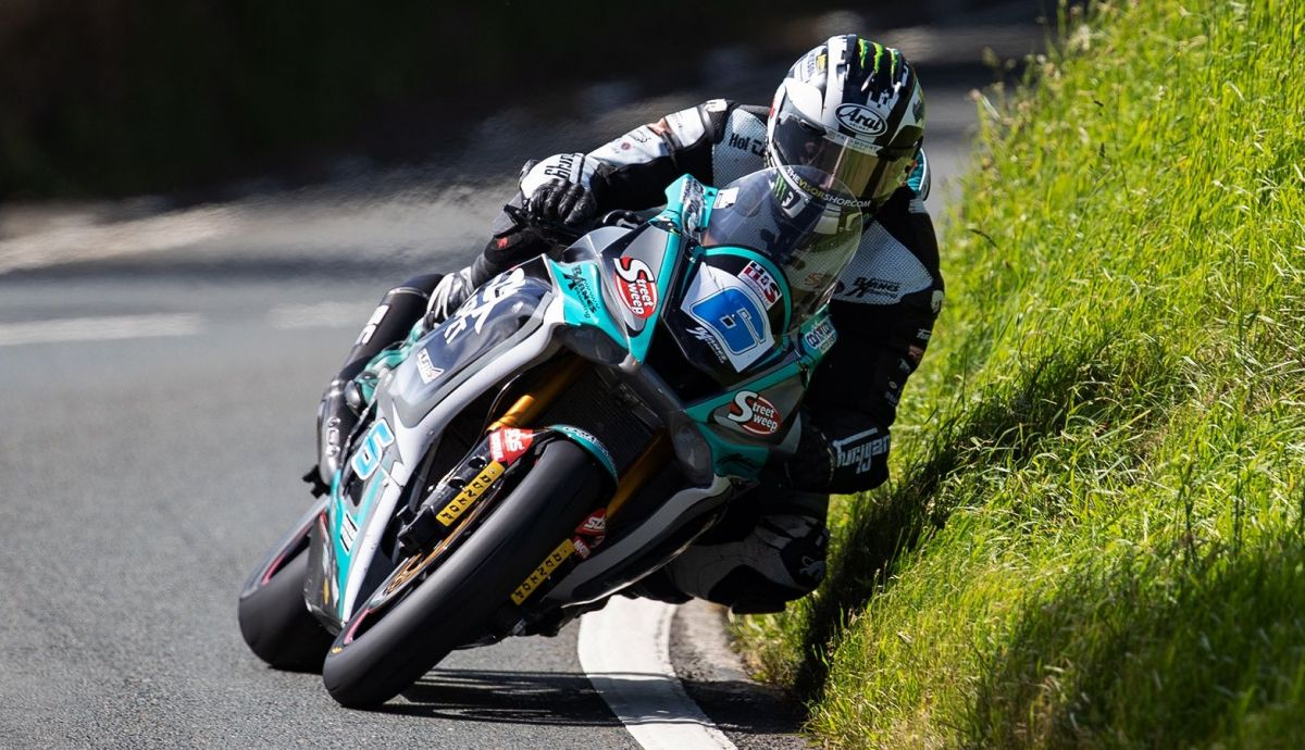 Michael Dunlop ha hecho el doblete en Supersport 2022 y ya lleva 21 victorias en el IOMTT