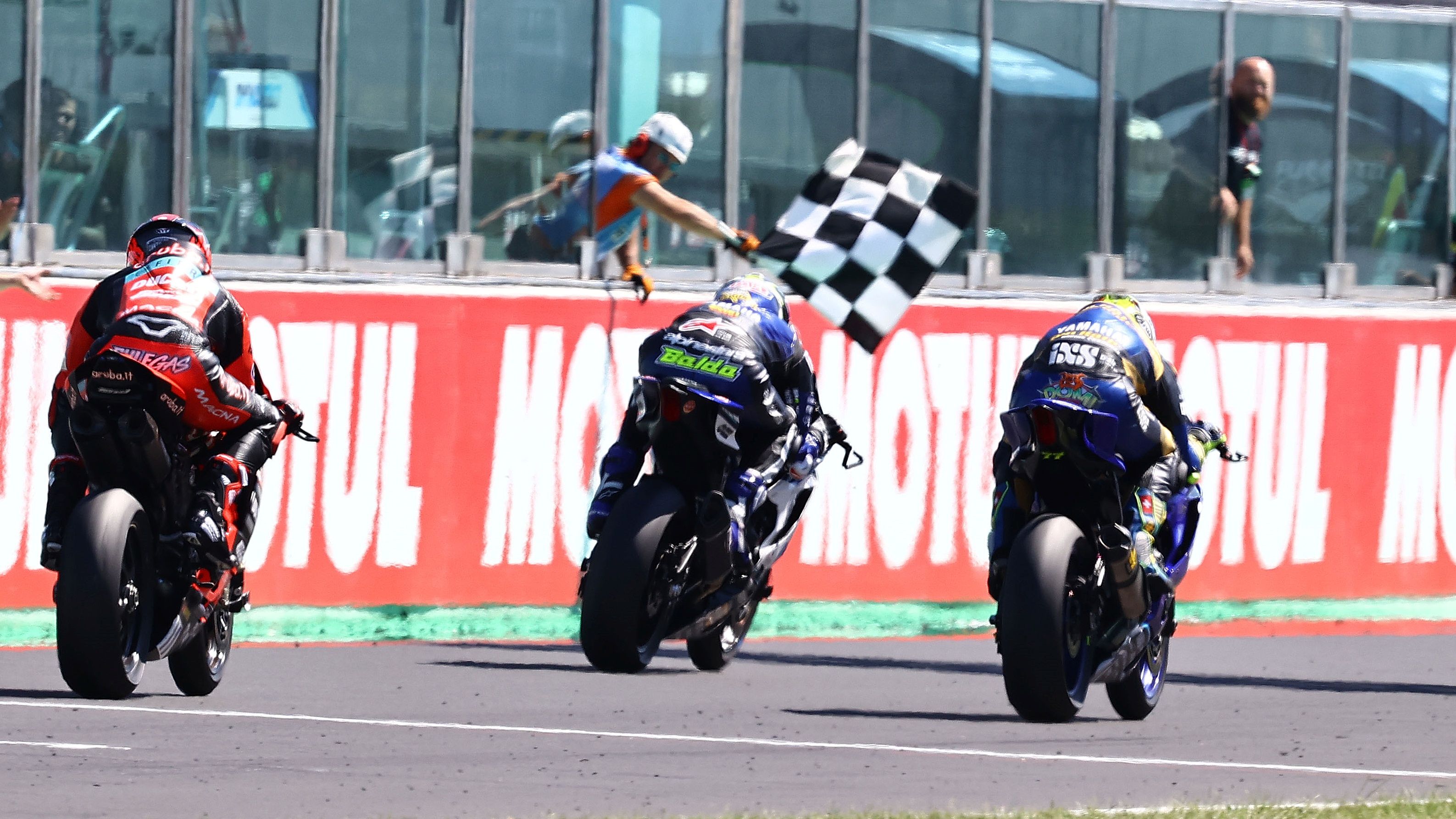 Lorenzo Baldassarri se imponía a Dominique Aegerter en presencia de Nicolò Bulega