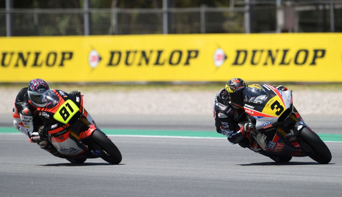 Lukas Tulovic fue al mando gran parte de la carrera delante de Senna Agius Lukas Tulovic fue al mando gran parte de la carrera delante de Senna Agius
