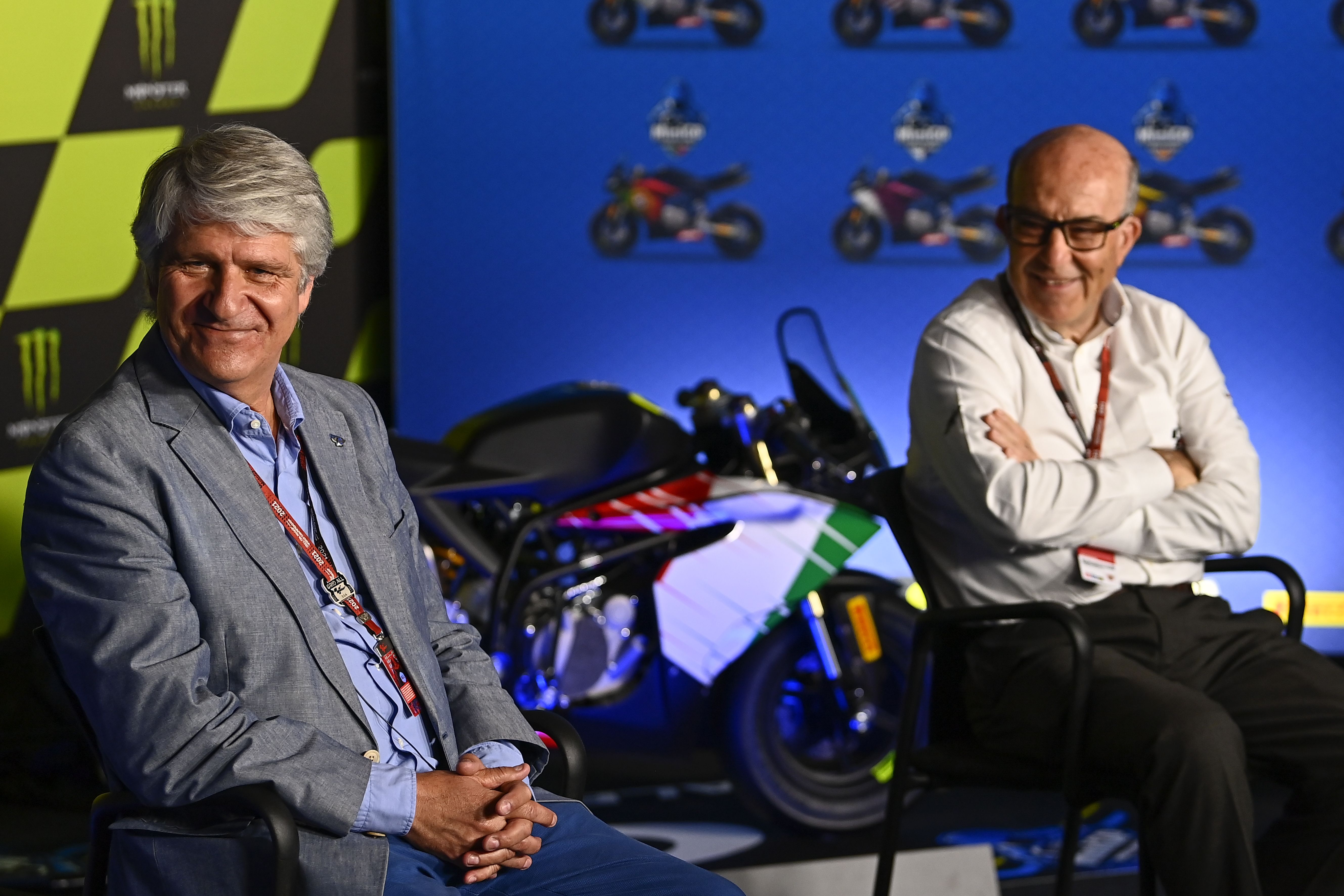 Jorge Viegas, presidente de la FIM, y Carmelo Ezpeleta.