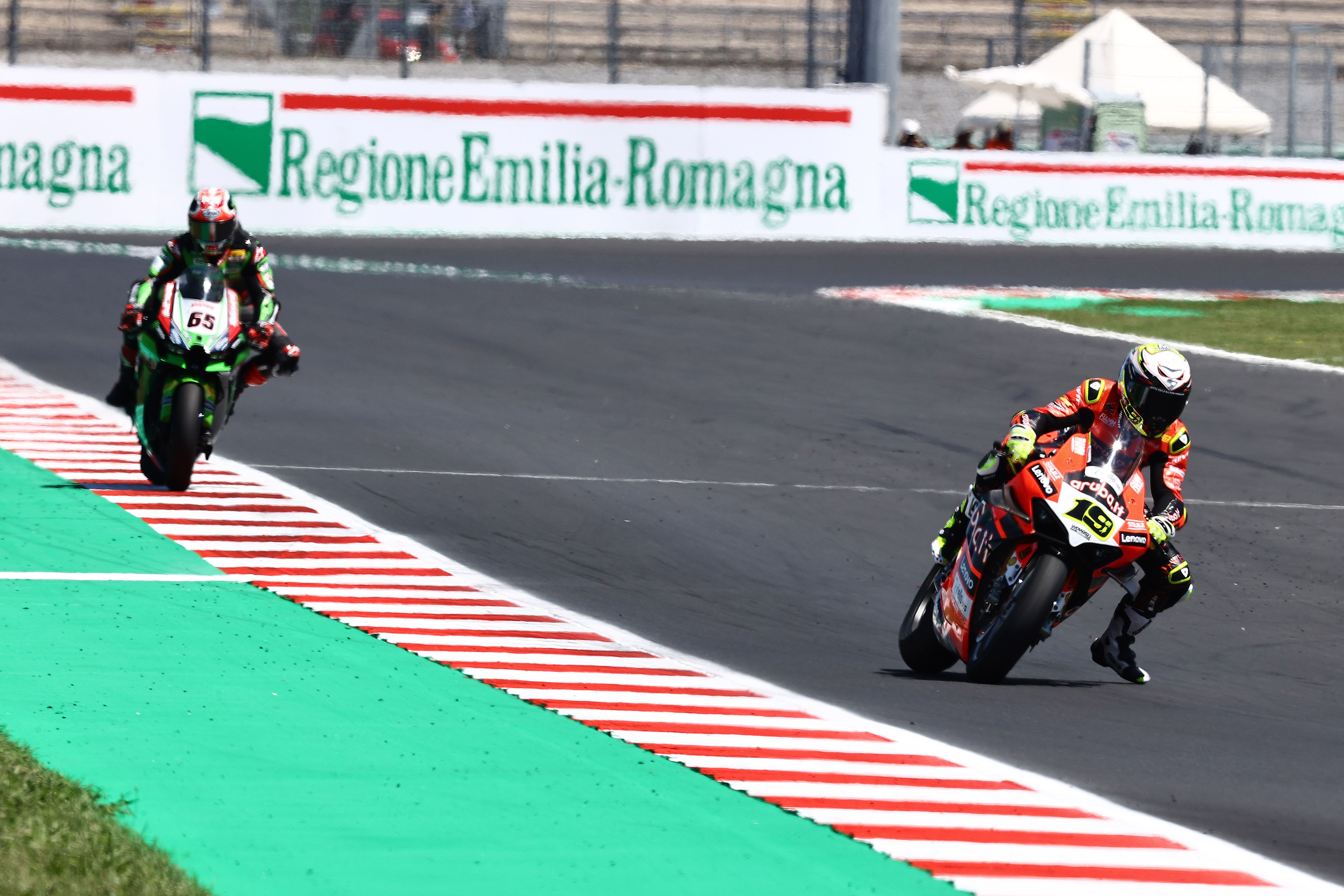 Álvaro Bautista pone tierra de por medio con Jonathan Rea, WSBK Misano 2022