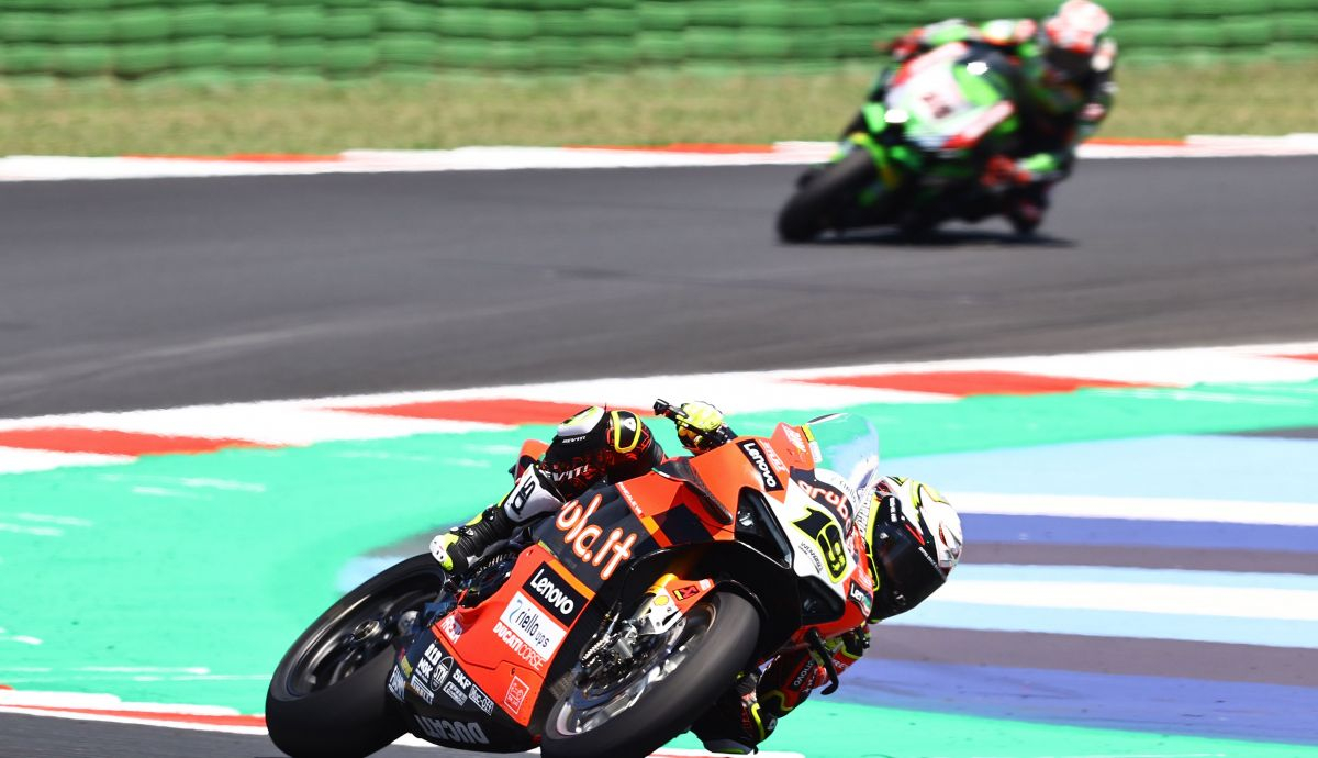Álvaro Bautista se larga de Jonathan Rea, WSBK Misano 2022 Álvaro Bautista se larga de Jonathan Rea, WSBK Misano 2022