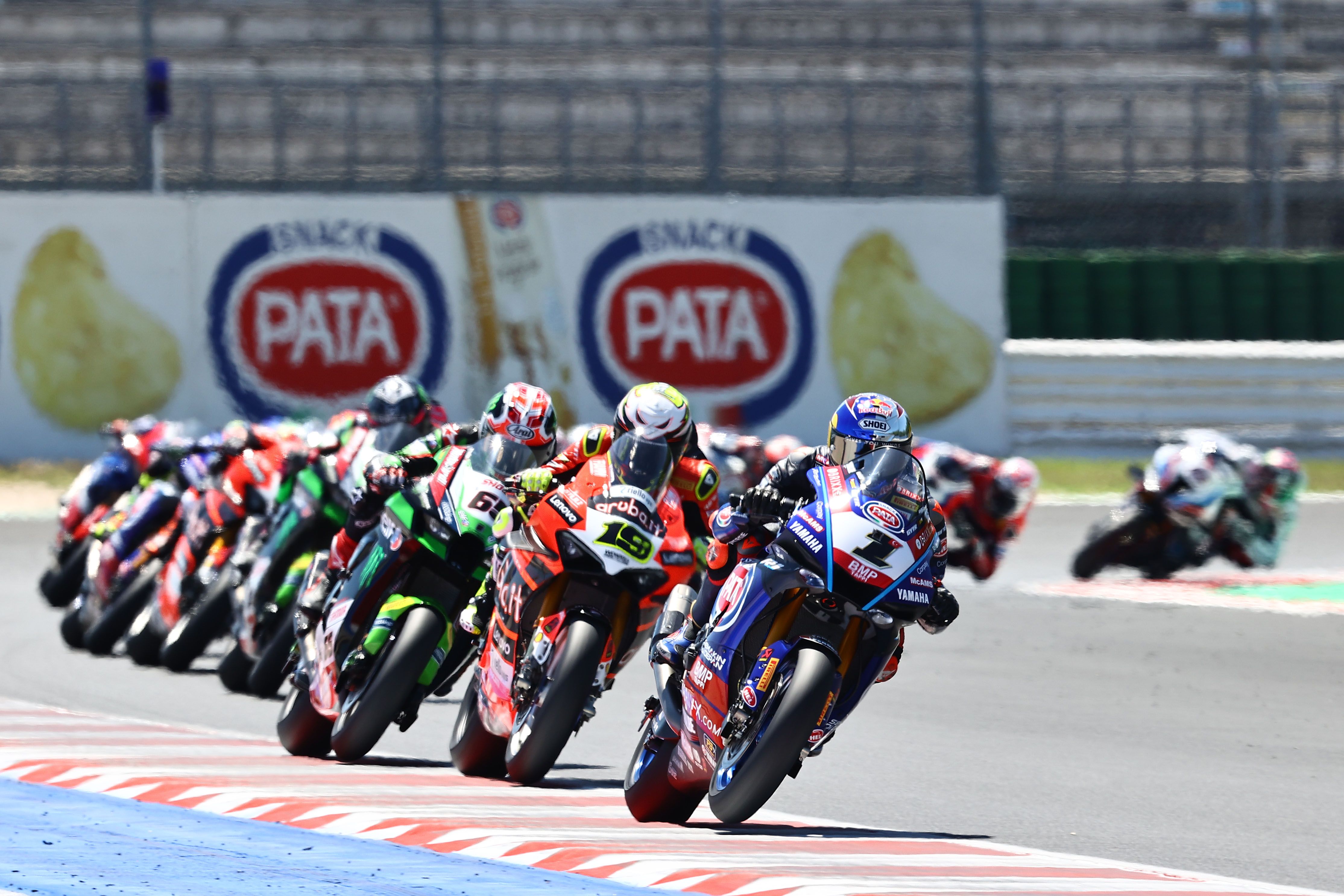 Toprak Razgatlioglu comanda el grupo seguido por Álvaro Bautista y Jonathan Rea, WSBK Misano 2022