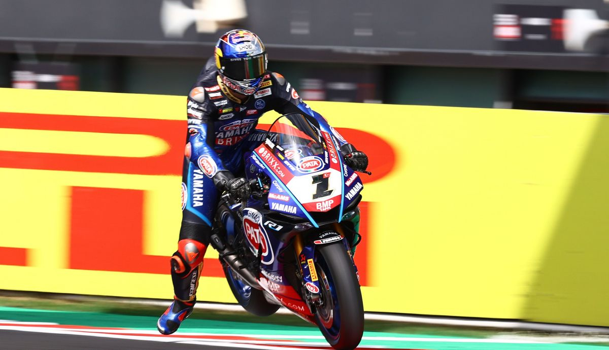 Toprak Razgatlioglu haciendo una frenada de las suyas, WSBK Misano 2022