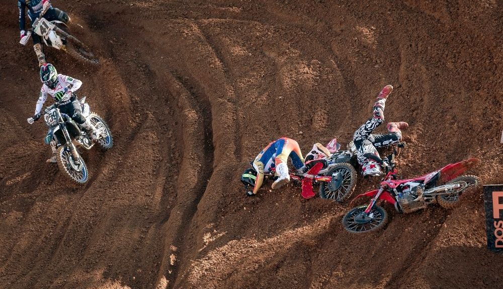Caídas en el motocross, como las que ha sufrido Gabriela Seisdedos. Credit: PSP/ Nuno Laranjeira FIM