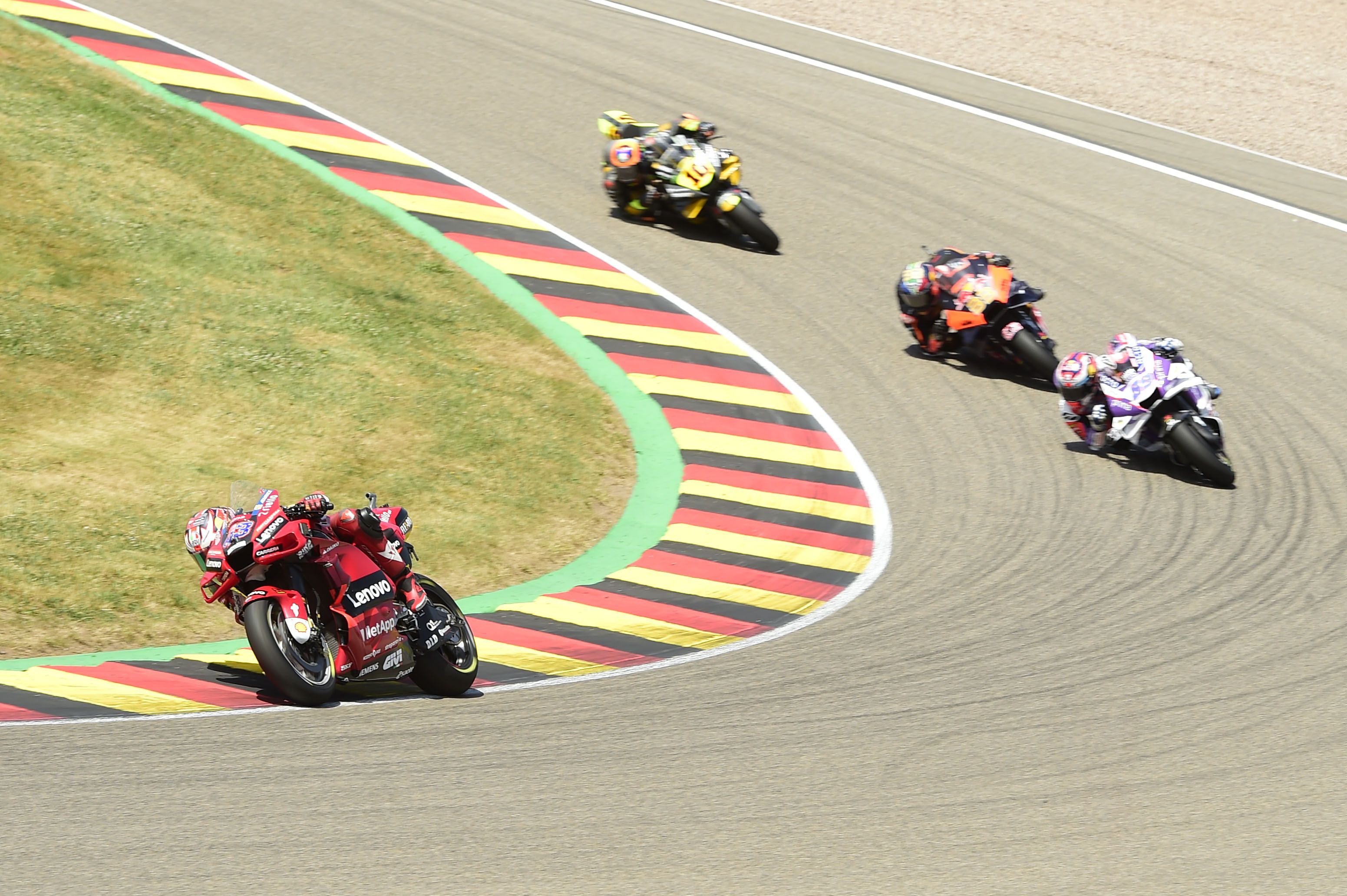 Jack Miller se escapa de Jorge Martín, Brad Binder y Luca Marini, MotoGP Sachsenring 2022