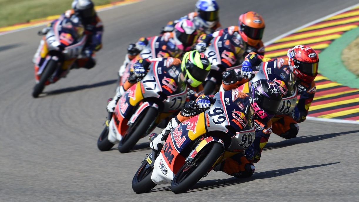 José Antonio Rueda seguido por Ángel Piqueras en Sachsenring