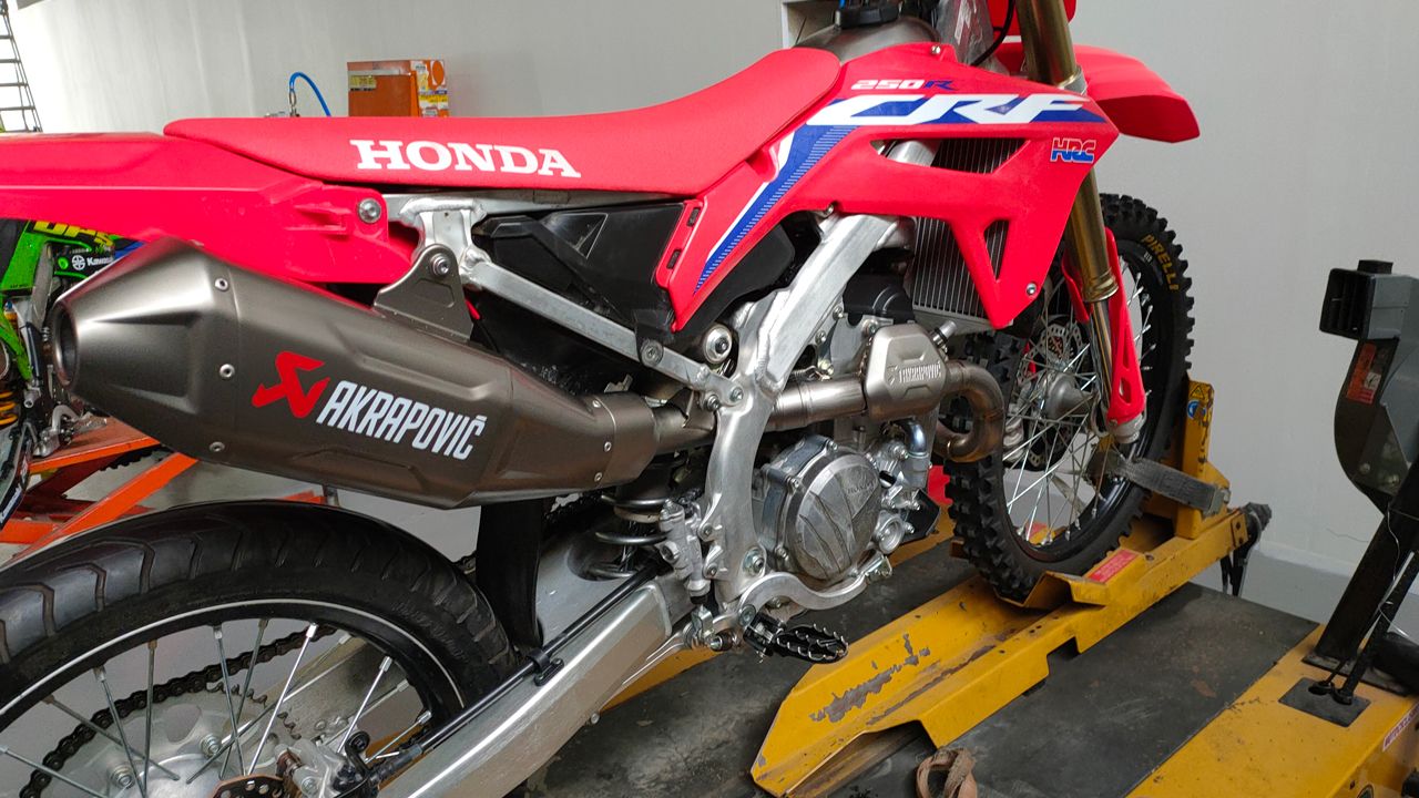 Escape Akrapovic para Honda CRF 250 2022.