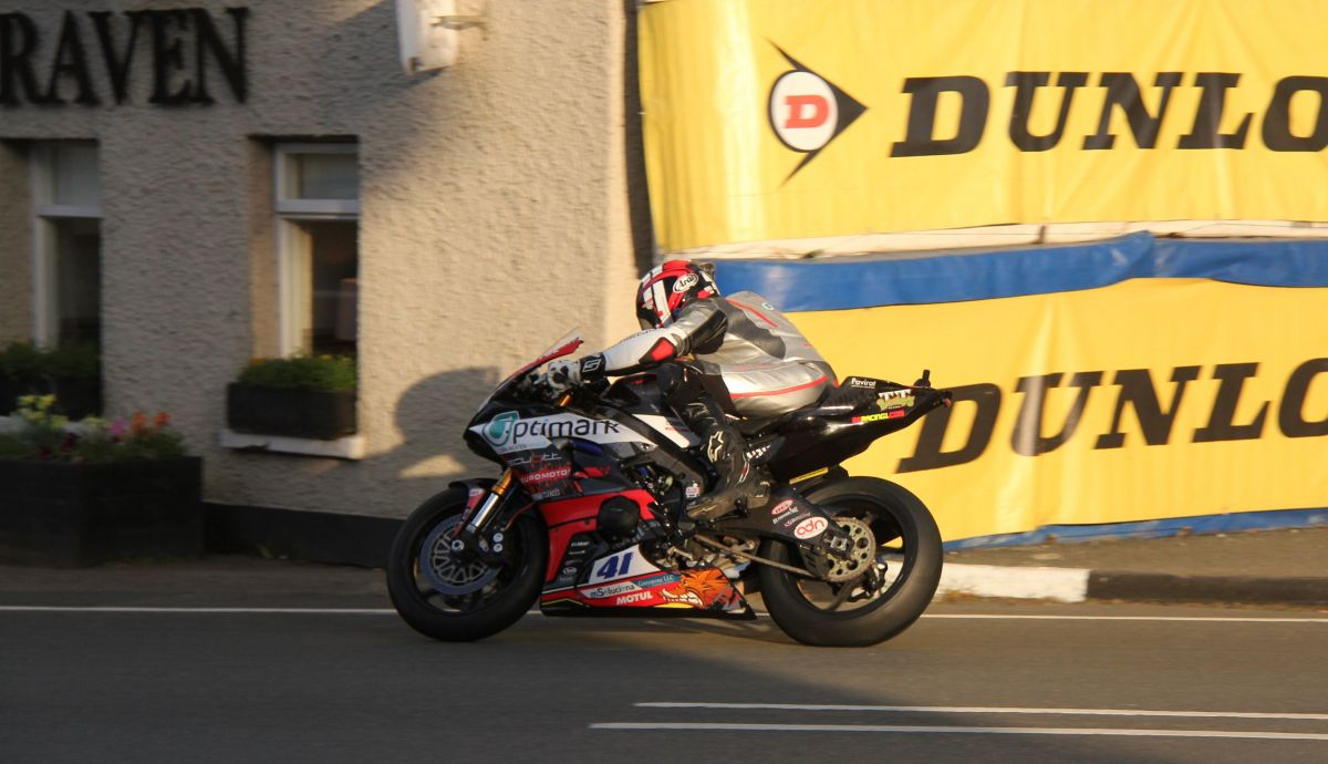 Raül Torras concluyó la segunda carrera del TT Supersport 2022 en la 33ª posición Raül Torras concluyó la segunda carrera del TT Supersport 2022 en la 33ª posición