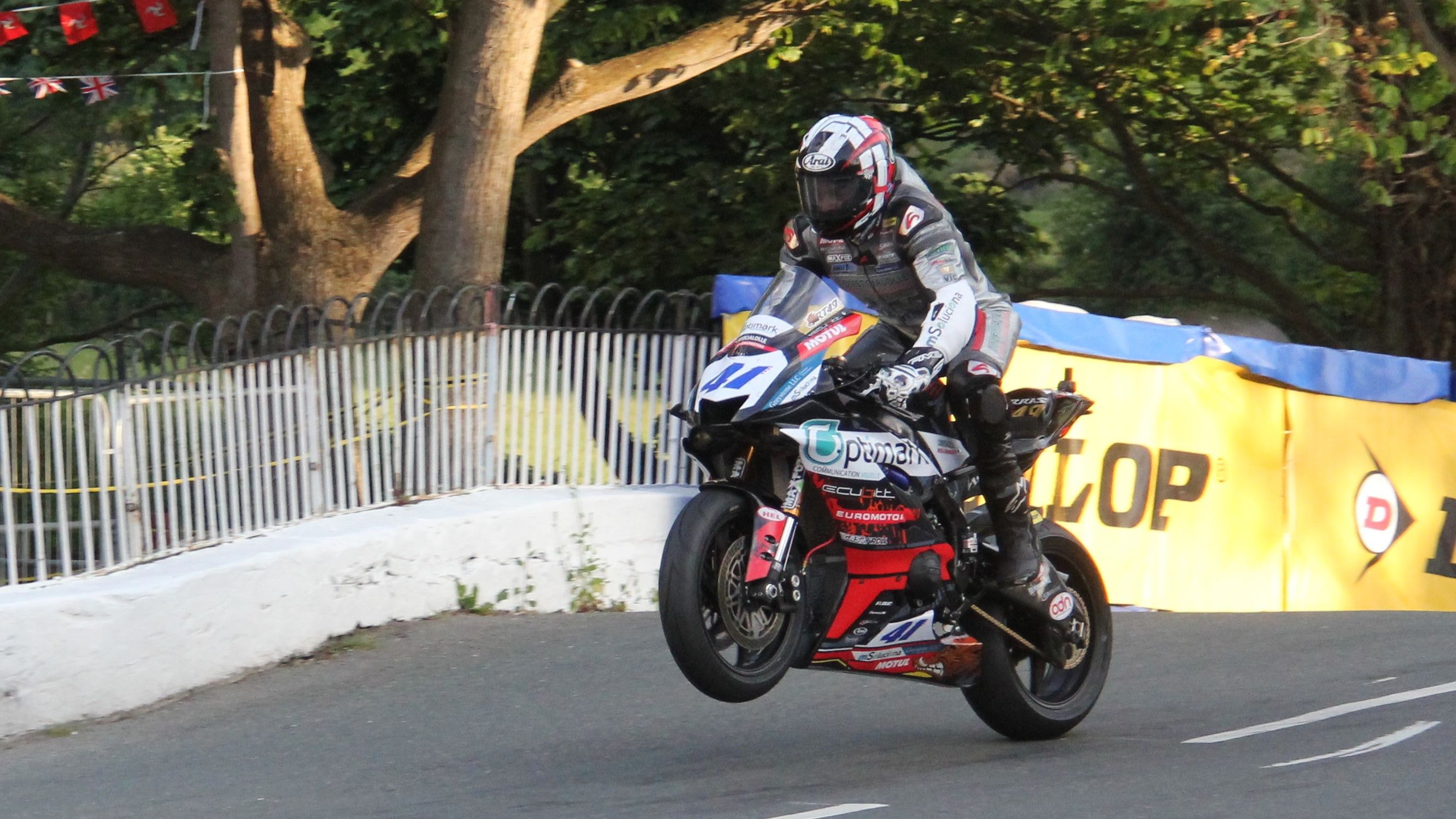 Raül Torras logró dos réplicas de bronce en el IOMTT 2022 de Supersport con la Yamaha YZF R6
