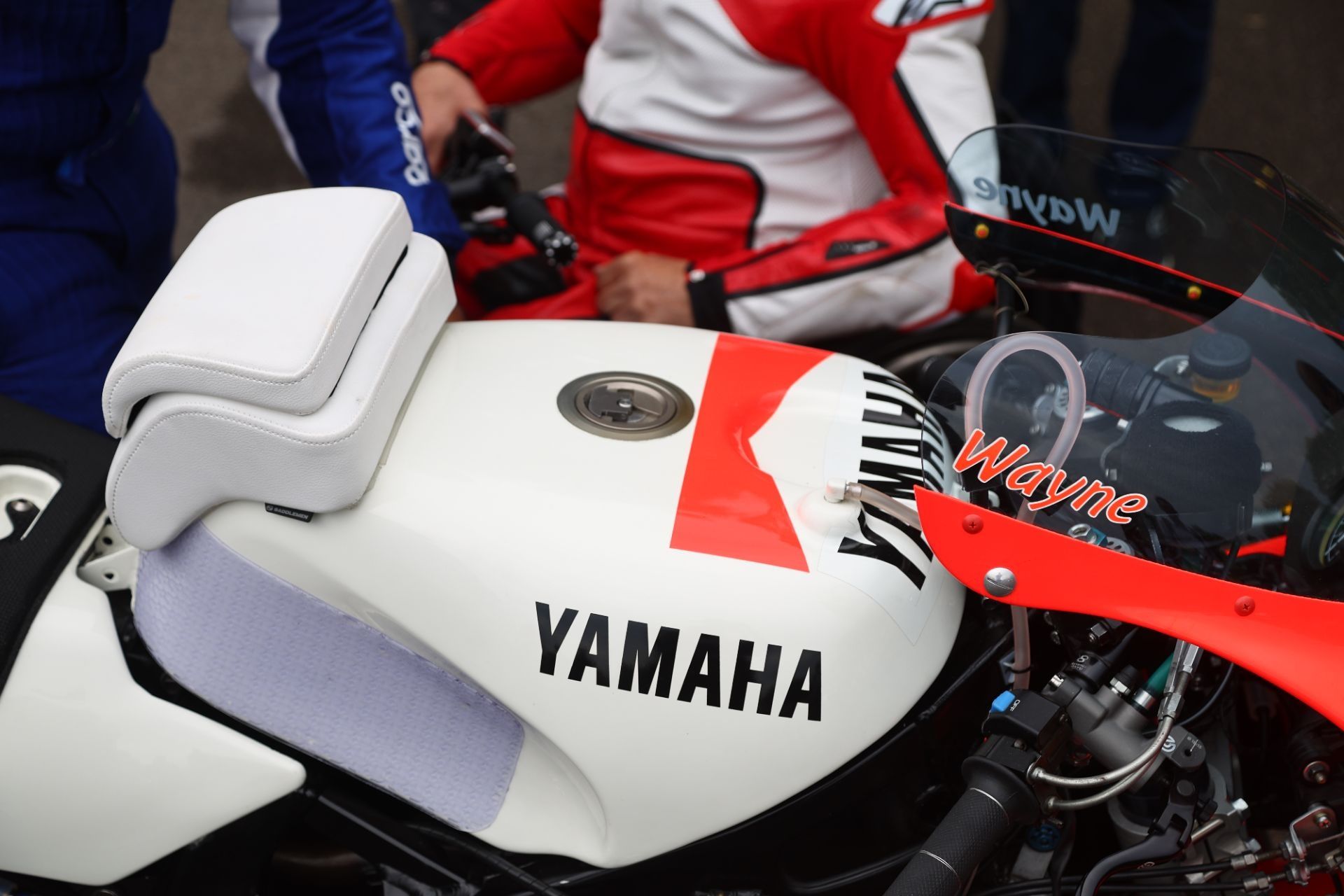 Wayne Rainey con la Yamaha YZR500 en el Goodwood FOS 2022 foto 02