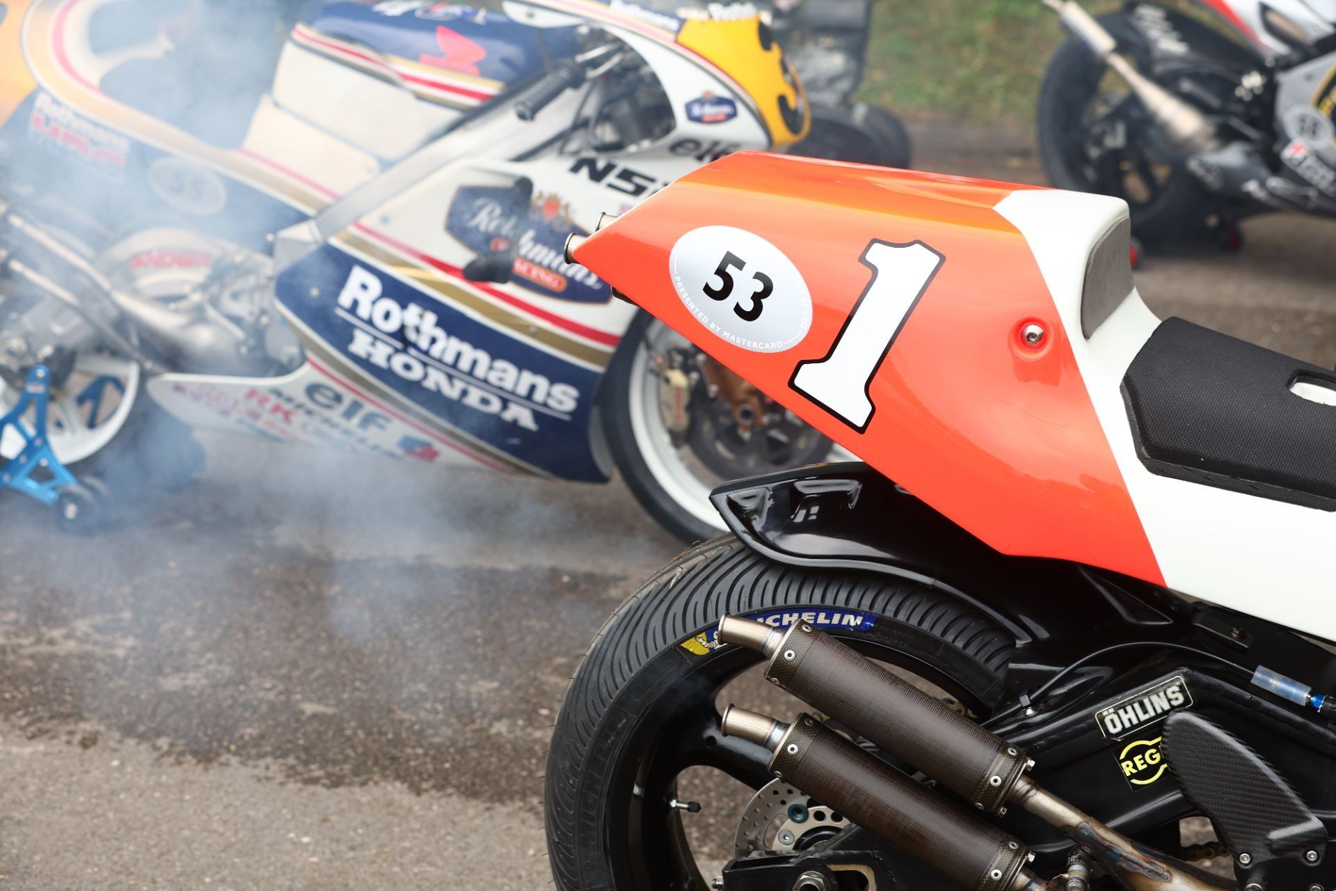 Wayne Rainey con la Yamaha YZR500 en el Goodwood FOS 2022 foto 04