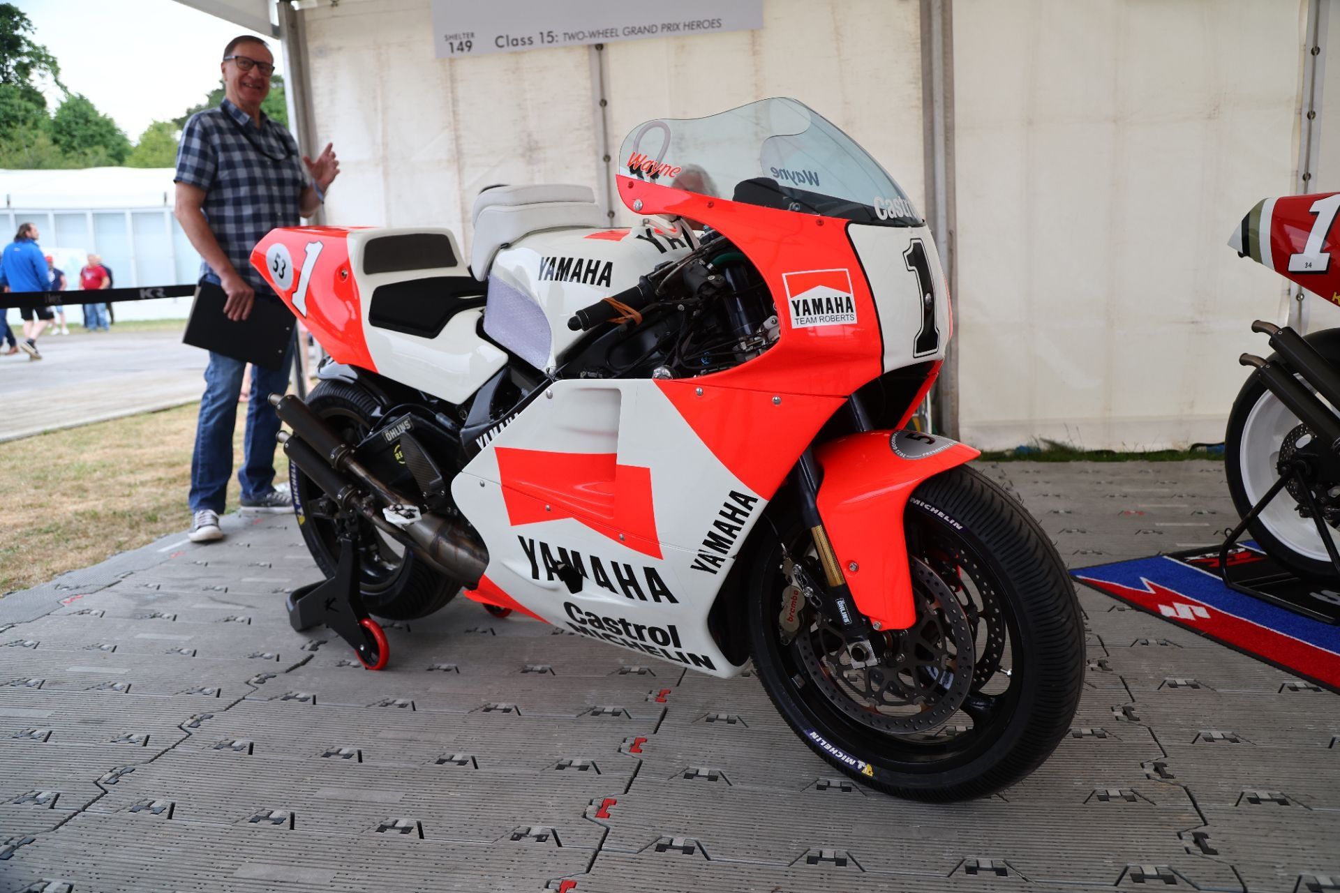 Wayne Rainey con la Yamaha YZR500 en el Goodwood FOS 2022 foto 05