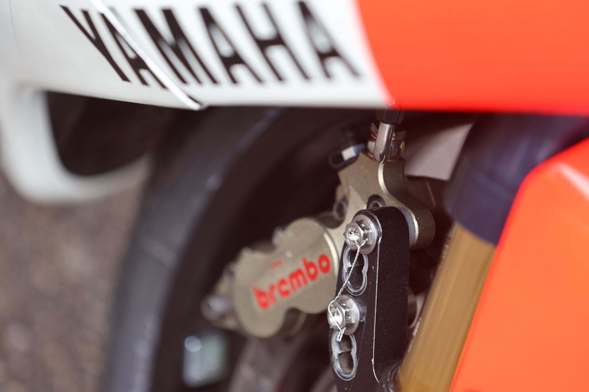 Wayne Rainey con la Yamaha YZR500 en el Goodwood FOS 2022 foto 08