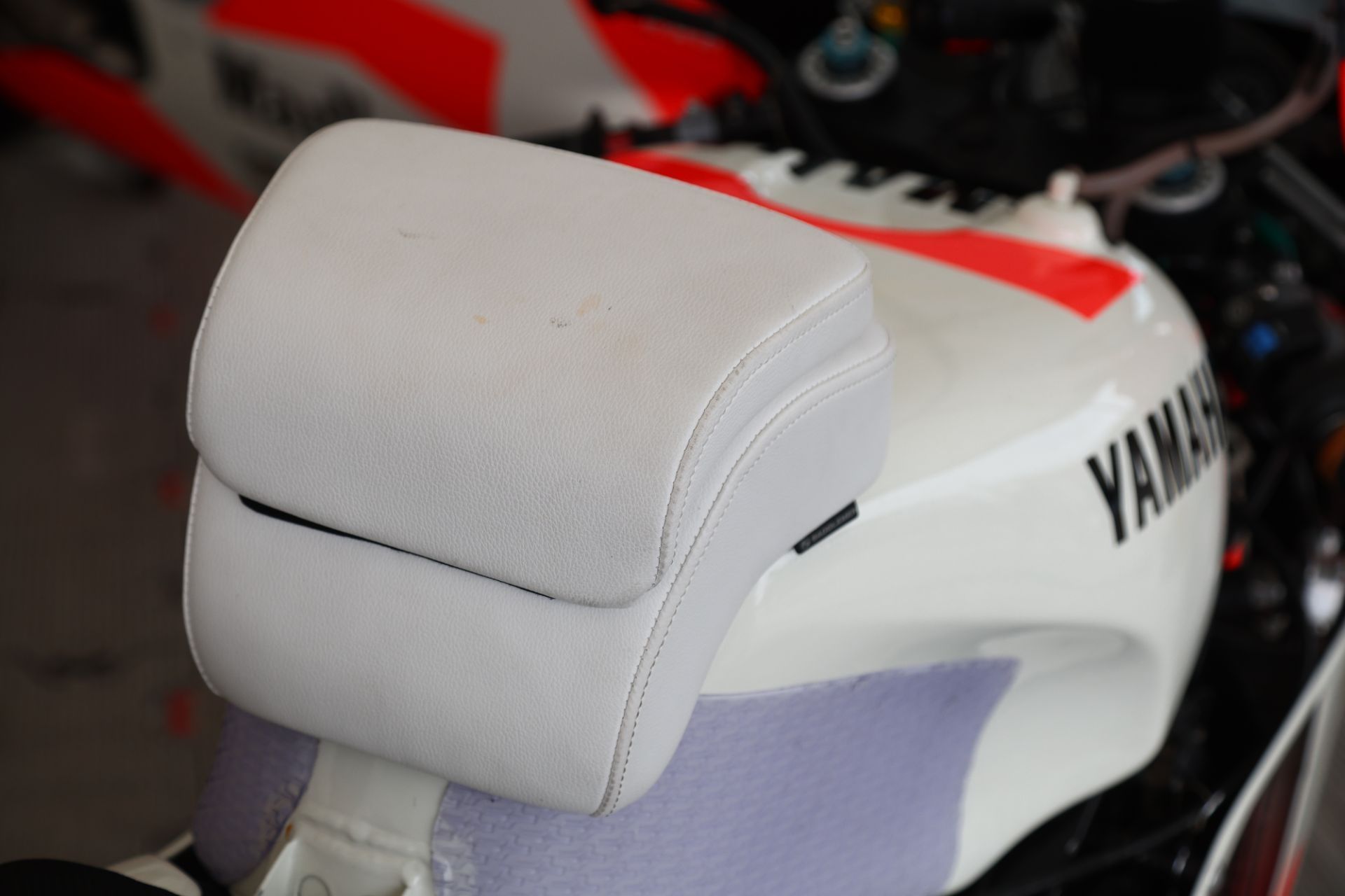 Wayne Rainey con la Yamaha YZR500 en el Goodwood FOS 2022 foto 18