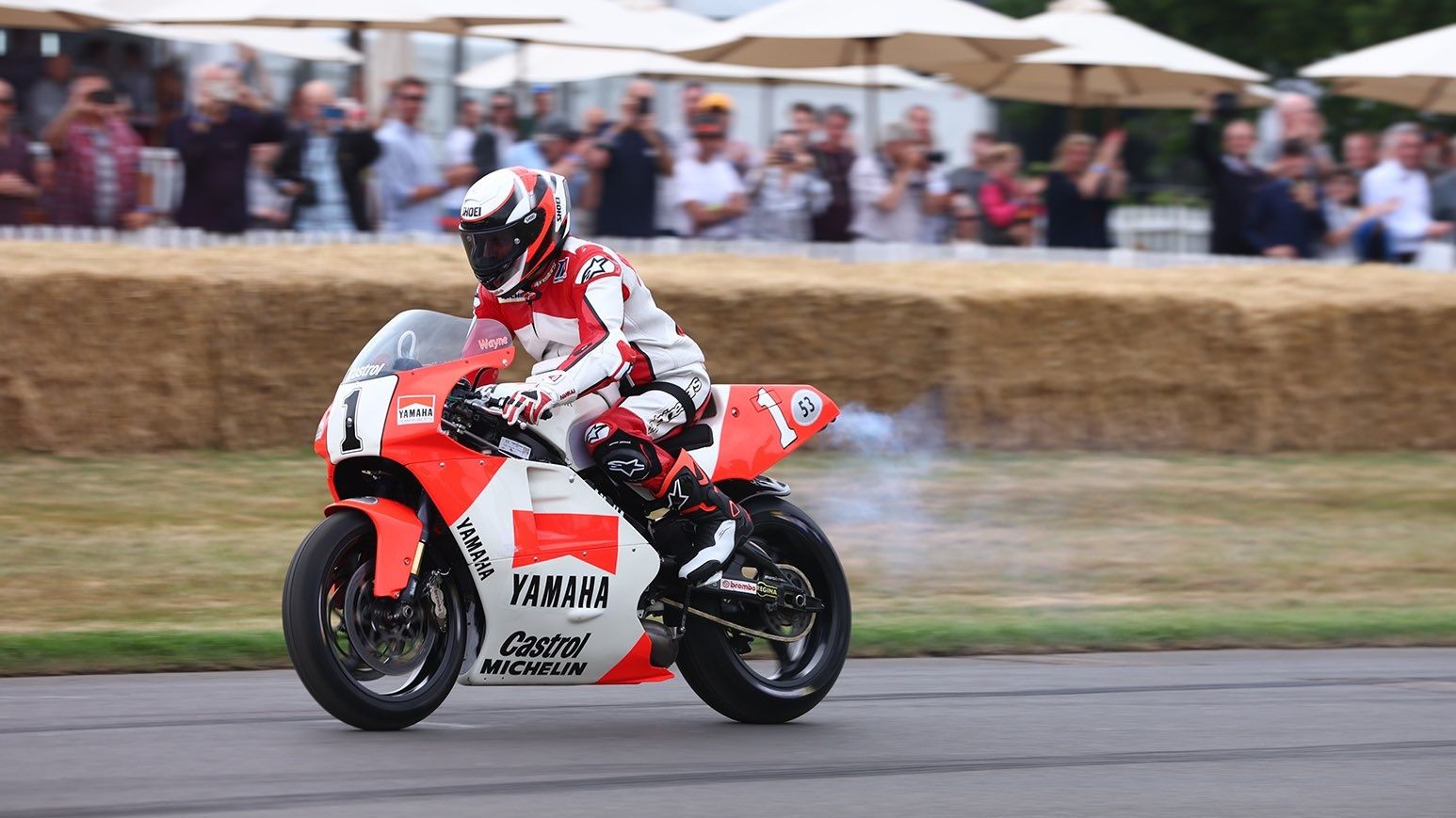 Wayne Rainey pilotando su Yamaha YZR500 casi 30 años después del accidente