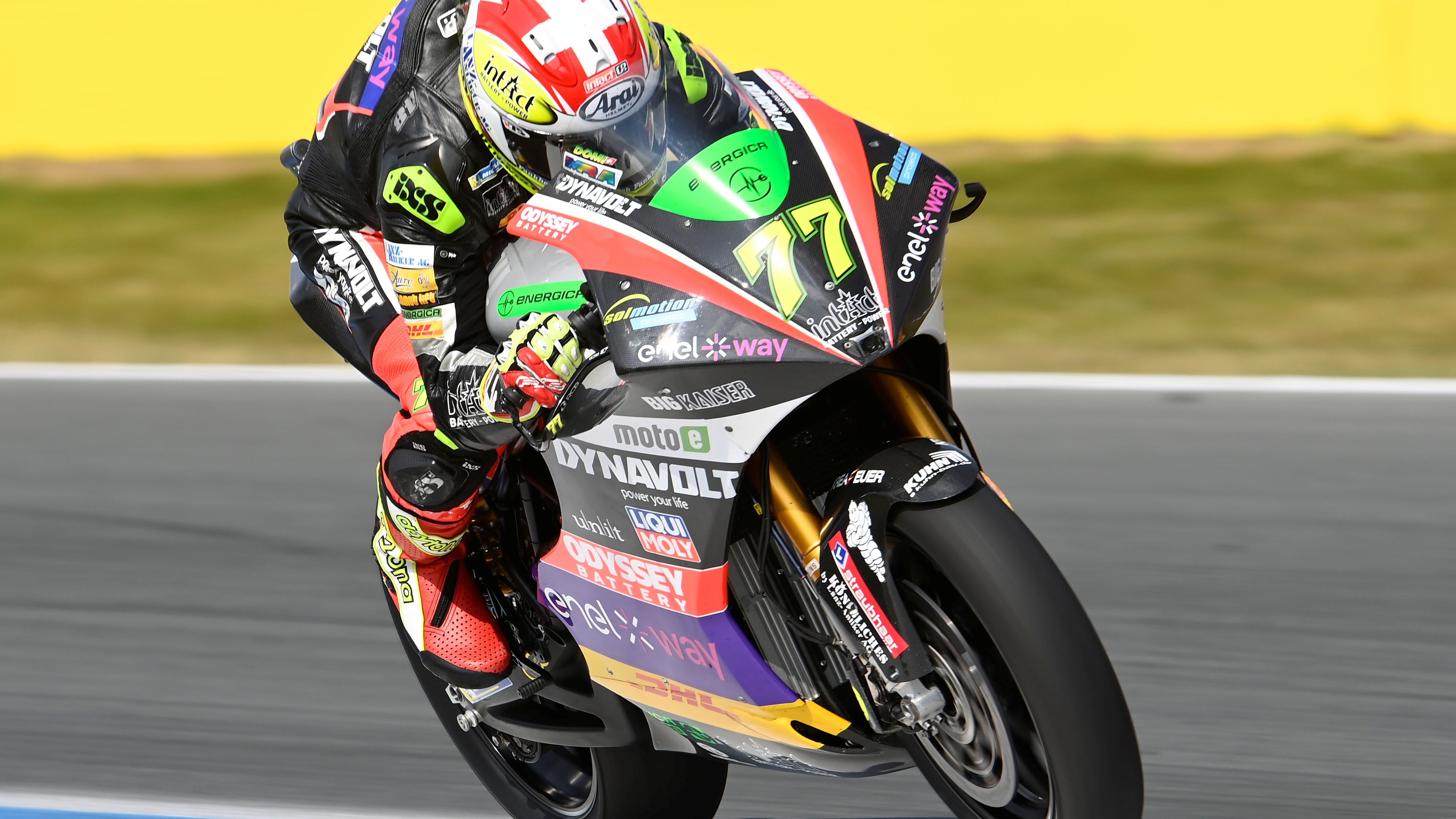 Dominique Aegerter se ha hecho con una victoria increíble