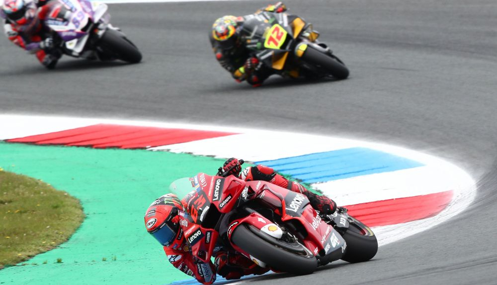 Pecco Bagnaia se escapa de Marco Bezzecchi y Jorge Martín, MotoGP Assen 2022 Pecco Bagnaia se escapa de Marco Bezzecchi y Jorge Martín, MotoGP Assen 2022