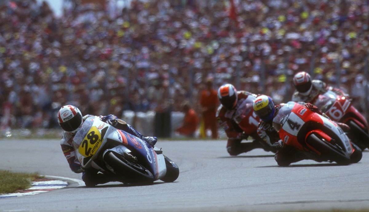 Álex Crivillé perseguido por John Kocinski, Joan Garriga y Alex Barros en Assen 1992 Álex Crivillé perseguido por John Kocinski, Joan Garriga y Alex Barros en Assen 1992