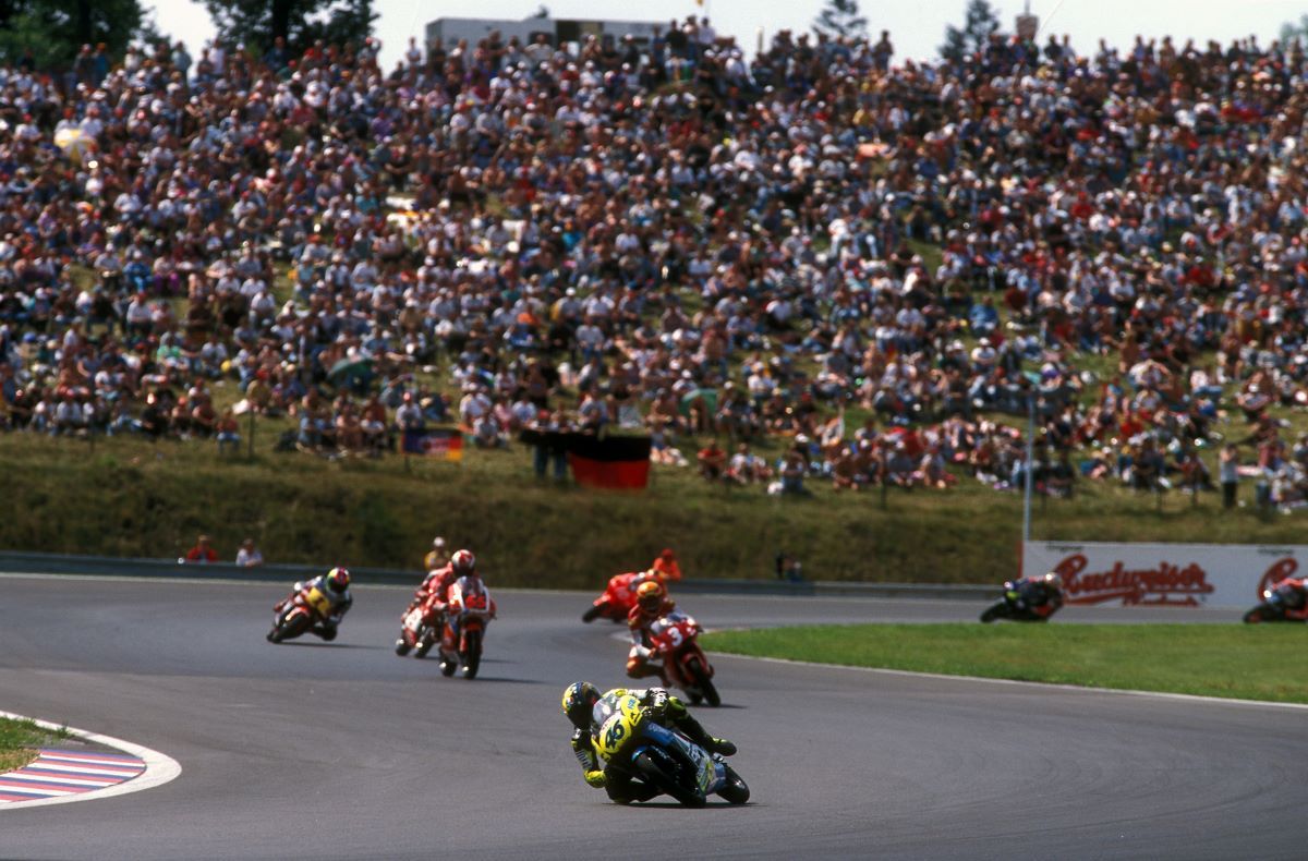 Primera victoria de Valentino Rossi en 125 cc en Brno. Fuente: Gold & Goose