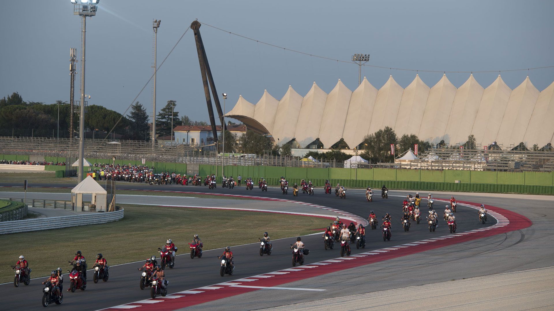 Envio moto World Ducati week 2022