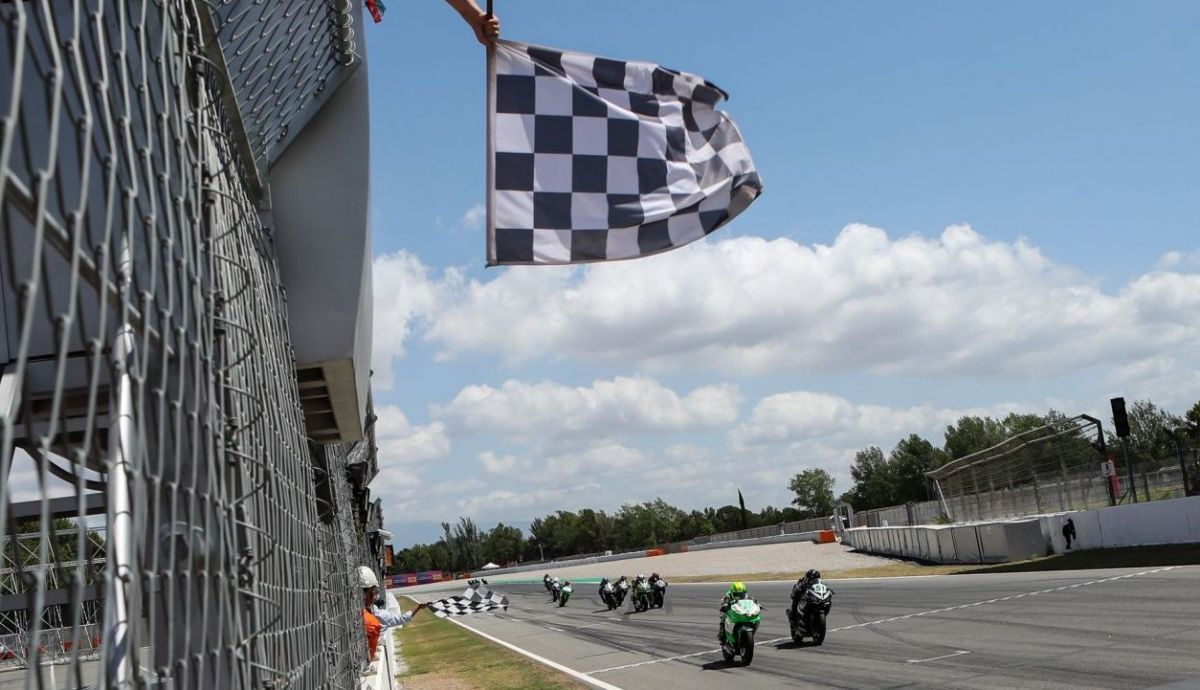 Pepe Osuna se impone a Juan Pablo Urióstegui en la segunda carrera de SBK Junior