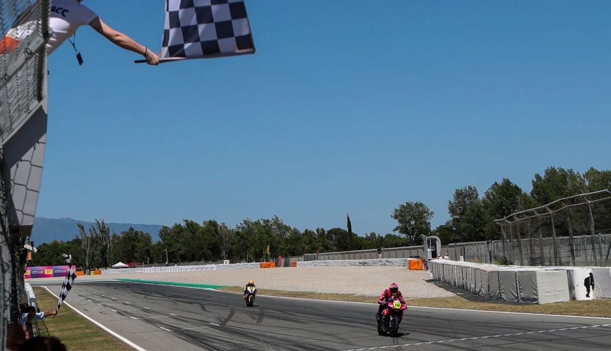 Borja Gómez se impone ante Ilya Mikhalchyk en la primera carrera