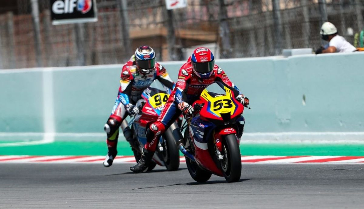 Tito Rabat se impuso a Naomichi Uramoto por el podio Tito Rabat se impuso a Naomichi Uramoto por el podio