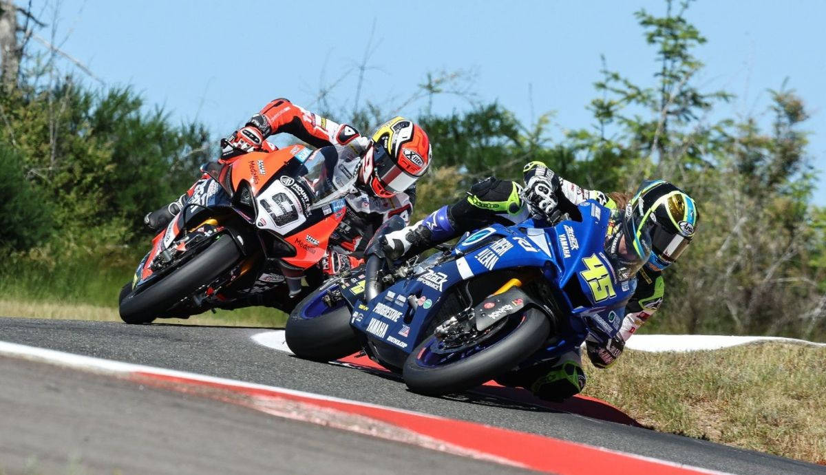 Cameron Petersen y Danilo Petrucci luchando por el segundo puesto en The Ridge